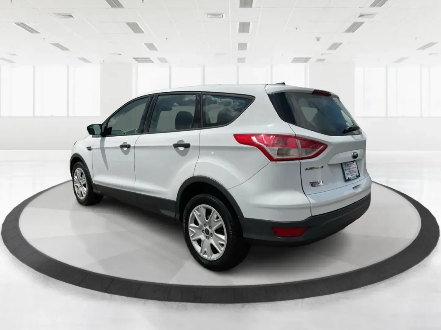 2015 Ford Escape S (1FMCU0F71FU) with an Duratec 2.5L I-4 DOHC engine, located at 1184 Kauffman Ave, Fairborn, OH, 45324, (937) 908-9800, 39.807072, -84.030914 - **Adventure Awaits with the 2015 Ford Escape! Perfect for Family Outings and Daily Commutes!**<br /> <br /> Are you looking for a versatile vehicle that seamlessly fits into your active lifestyle? The 2015 Ford Escape is the ideal SUV for growing families, weekend adventurers, or anyone who needs a - Photo#4