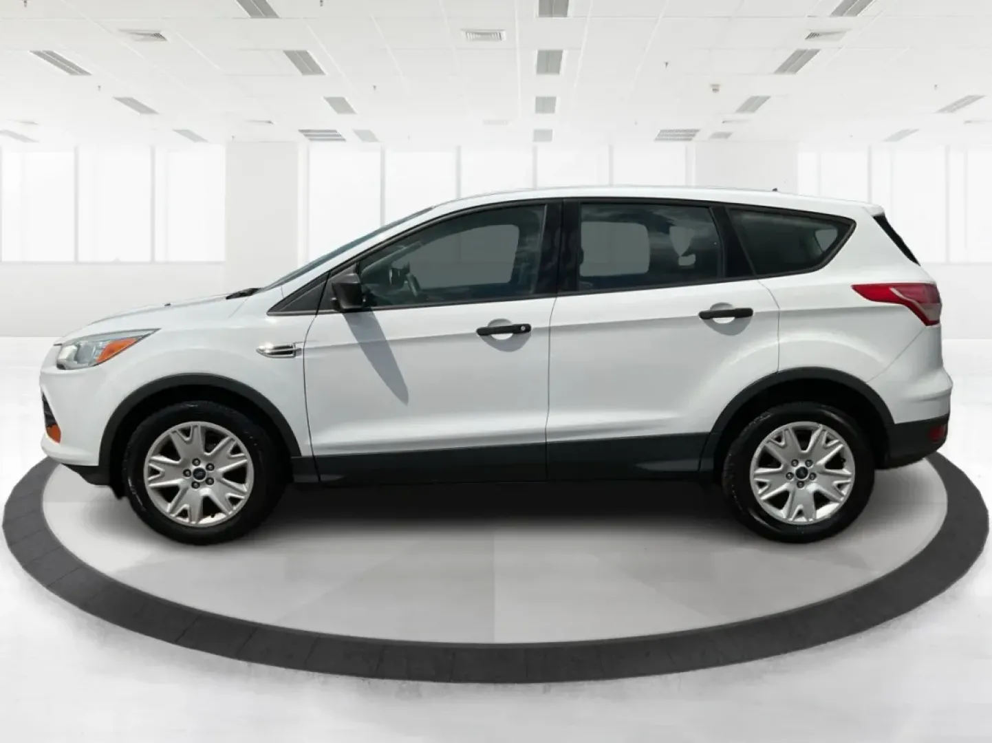 2015 Ford Escape S (1FMCU0F71FU) with an Duratec 2.5L I-4 DOHC engine, located at 1184 Kauffman Ave, Fairborn, OH, 45324, (937) 908-9800, 39.807072, -84.030914 - **Adventure Awaits with the 2015 Ford Escape! Perfect for Family Outings and Daily Commutes!**<br /> <br /> Are you looking for a versatile vehicle that seamlessly fits into your active lifestyle? The 2015 Ford Escape is the ideal SUV for growing families, weekend adventurers, or anyone who needs a - Photo#5