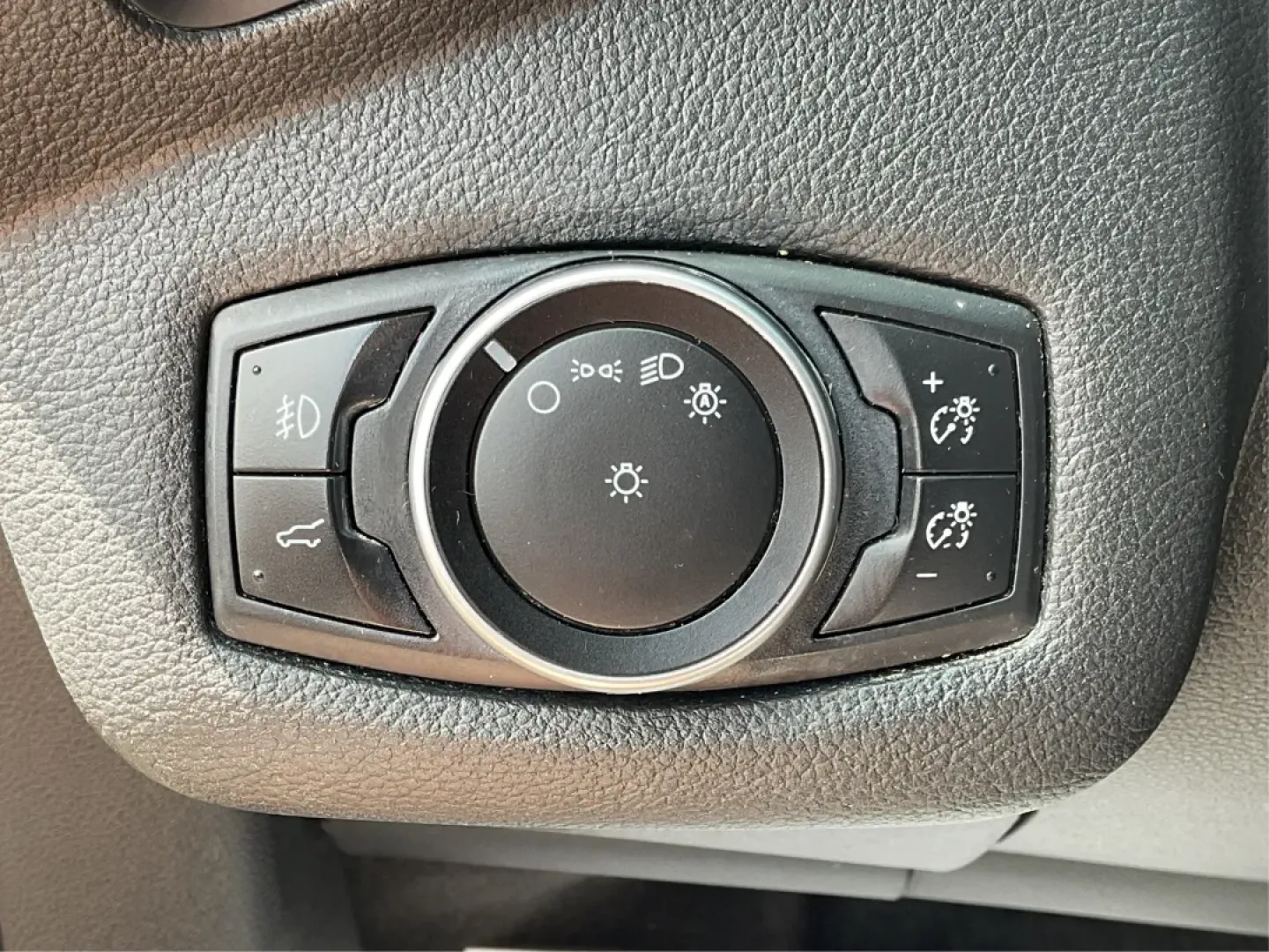 2017 Ford Escape SE (1FMCU0GD7HU) with an Other engine, located at 1099 N County Rd 25A , Troy, OH, 45373, (937) 908-9800, 40.057079, -84.212883 - **Experience Life on the Move with the 2017 Ford Escape SE at Advantage Car and Credit - Troy!**<br /> <br /> Are you ready to elevate your lifestyle with a versatile SUV that's perfect for family outings and weekend adventures? Look no further than the 2017 Ford Escape SE, available at Advantage Ca - Photo#17