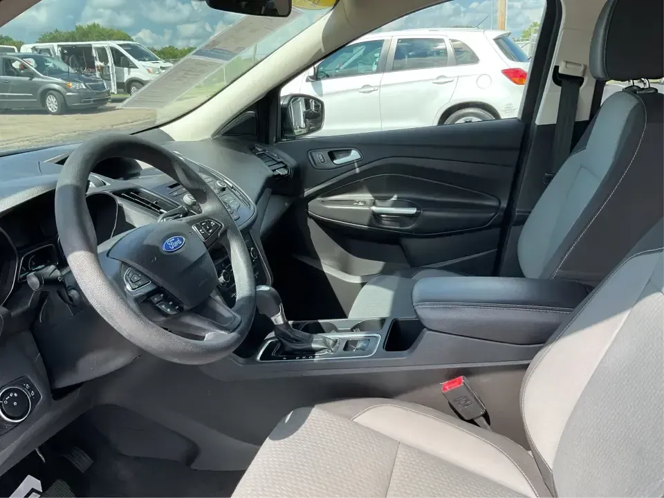 2017 Ford Escape SE (1FMCU0GD7HU) with an 1.5L L4 DOHC 16V engine, 6A transmission, located at 1099 N County Rd 25A , Troy, OH, 45373, (937) 908-9800, 40.057079, -84.212883 - **Experience Life on the Move with the 2017 Ford Escape SE at Advantage Car and Credit - Troy!**<br /> <br /> Are you ready to elevate your lifestyle with a versatile SUV that's perfect for family outings and weekend adventures? Look no further than the 2017 Ford Escape SE, available at Advantage Ca - Photo#9