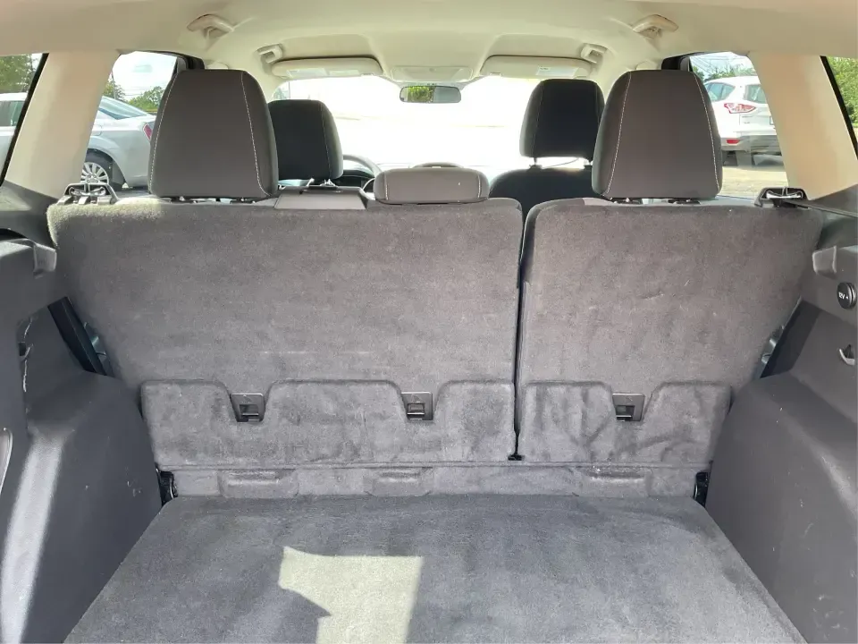 2017 Ford Escape SE (1FMCU0GD7HU) with an 1.5L L4 DOHC 16V engine, 6A transmission, located at 1099 N County Rd 25A , Troy, OH, 45373, (937) 908-9800, 40.057079, -84.212883 - **Experience Life on the Move with the 2017 Ford Escape SE at Advantage Car and Credit - Troy!**<br /> <br /> Are you ready to elevate your lifestyle with a versatile SUV that's perfect for family outings and weekend adventures? Look no further than the 2017 Ford Escape SE, available at Advantage Ca - Photo#12