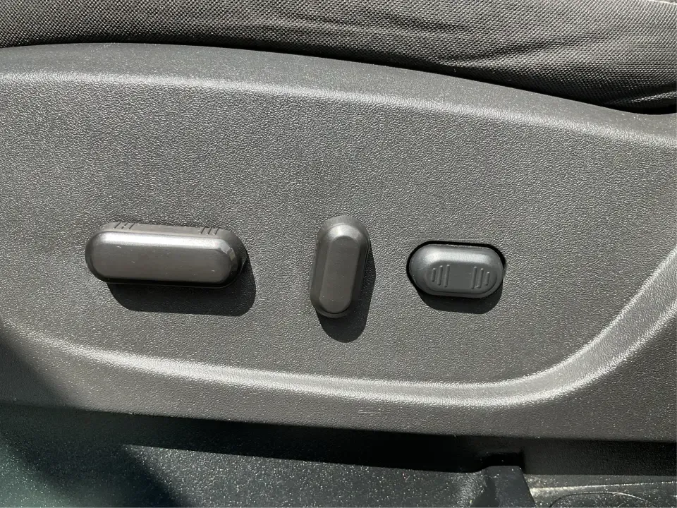 2017 Ford Escape SE (1FMCU0GD7HU) with an 1.5L L4 DOHC 16V engine, 6A transmission, located at 1099 N County Rd 25A , Troy, OH, 45373, (937) 908-9800, 40.057079, -84.212883 - **Experience Life on the Move with the 2017 Ford Escape SE at Advantage Car and Credit - Troy!**<br /> <br /> Are you ready to elevate your lifestyle with a versatile SUV that's perfect for family outings and weekend adventures? Look no further than the 2017 Ford Escape SE, available at Advantage Ca - Photo#18