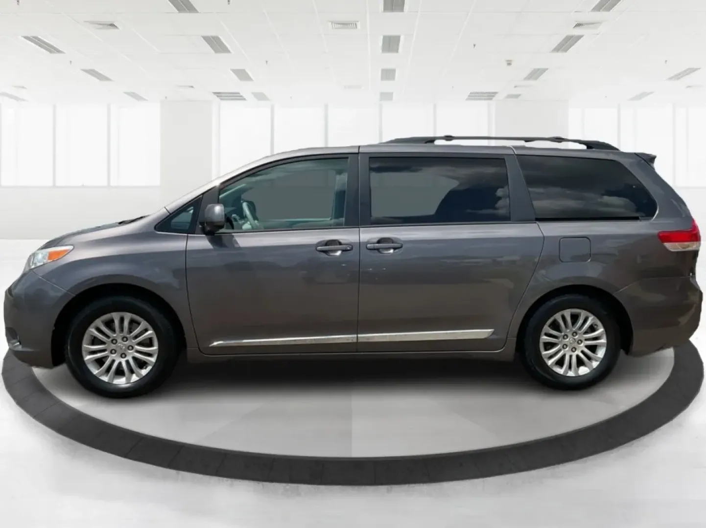 2012 Toyota Sienna XLE V6 8 Passenger (5TDYK3DC7CS) with an 3.5L V-6 DOHC engine, located at 1184 Kauffman Ave, Fairborn, OH, 45324, (937) 908-9800, 39.807072, -84.030914 - **Unleash Your Family Adventures with the 2012 Toyota Sienna XLE V6!** <br /> <br /> Are you ready to elevate your family's travel experiences? The 2012 Toyota Sienna XLE V6 8 Passenger is the perfect blend of comfort, space, and reliability, designed for families who love to explore. Whether you're - Photo#5