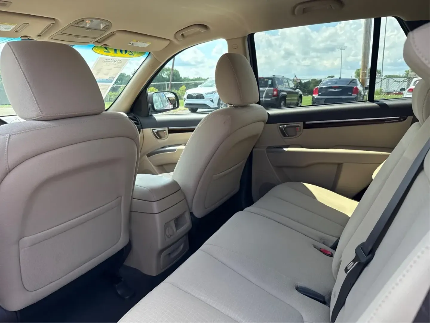 2012 Hyundai Santa Fe GLS (5XYZGDAB0CG) with an 2.4L I-4 DOHC engine, located at 4508 South Dixie Dr, Moraine, OH, 45439, (937) 908-9800, 39.689976, -84.218452 - Embark on your next adventure with the perfect blend of style, comfort, and reliability - the 2012 Hyundai Santa Fe GLS. This versatile SUV is ideal for families, commuters, and weekend warriors alike. Whether you're navigating the bustling streets of Moraine, OH, or exploring nearby attractions lik - Photo#10