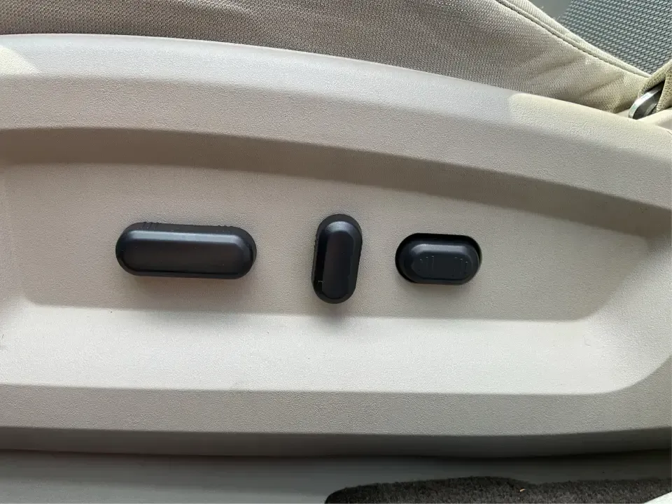 2013 Ford Edge SEL (2FMDK3JC0DB) with an 3.5L V6 DOHC 24V engine, 6-Speed Automatic transmission, located at 1951 S Dayton Lakeview Rd., New Carlisle, OH, 45344, (937) 908-9800, 39.890999, -84.050255 - **Explore New Horizons with the 2013 Ford Edge SEL Your Adventure Awaits!**<br /> <br /> Are you ready to elevate your daily commute or embark on weekend adventures with friends and family? The 2013 Ford Edge SEL is the versatile SUV that perfectly balances style, comfort, and capability, making it - Photo#18