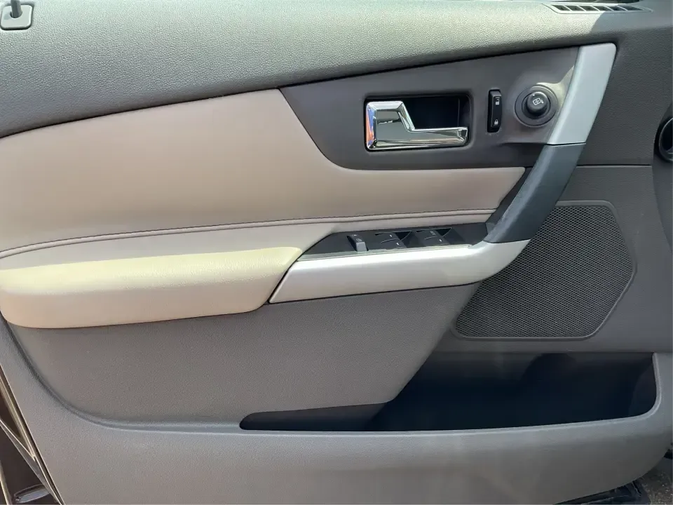 2013 Ford Edge SEL (2FMDK3JC0DB) with an 3.5L V6 DOHC 24V engine, 6-Speed Automatic transmission, located at 1951 S Dayton Lakeview Rd., New Carlisle, OH, 45344, (937) 908-9800, 39.890999, -84.050255 - **Explore New Horizons with the 2013 Ford Edge SEL Your Adventure Awaits!**<br /> <br /> Are you ready to elevate your daily commute or embark on weekend adventures with friends and family? The 2013 Ford Edge SEL is the versatile SUV that perfectly balances style, comfort, and capability, making it - Photo#19