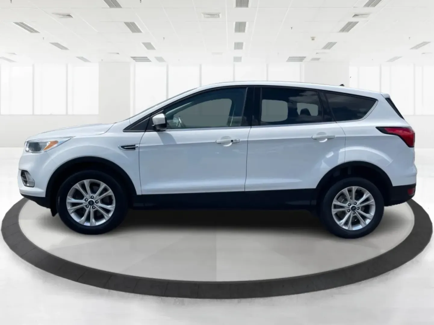 2019 Ford Escape SE (1FMCU9GD2KU) with an Other engine, located at 1099 N County Rd 25A , Troy, OH, 45373, (937) 908-9800, 40.057079, -84.212883 - **Discover Your Next Adventure with the 2019 Ford Escape SE at Advantage Car and Credit!**<br /> <br /> Are you ready to elevate your daily drives and weekend adventures? The 2019 Ford Escape SE is designed for those who crave versatility and comfort in their rides, making it an ideal choice for fam - Photo#5