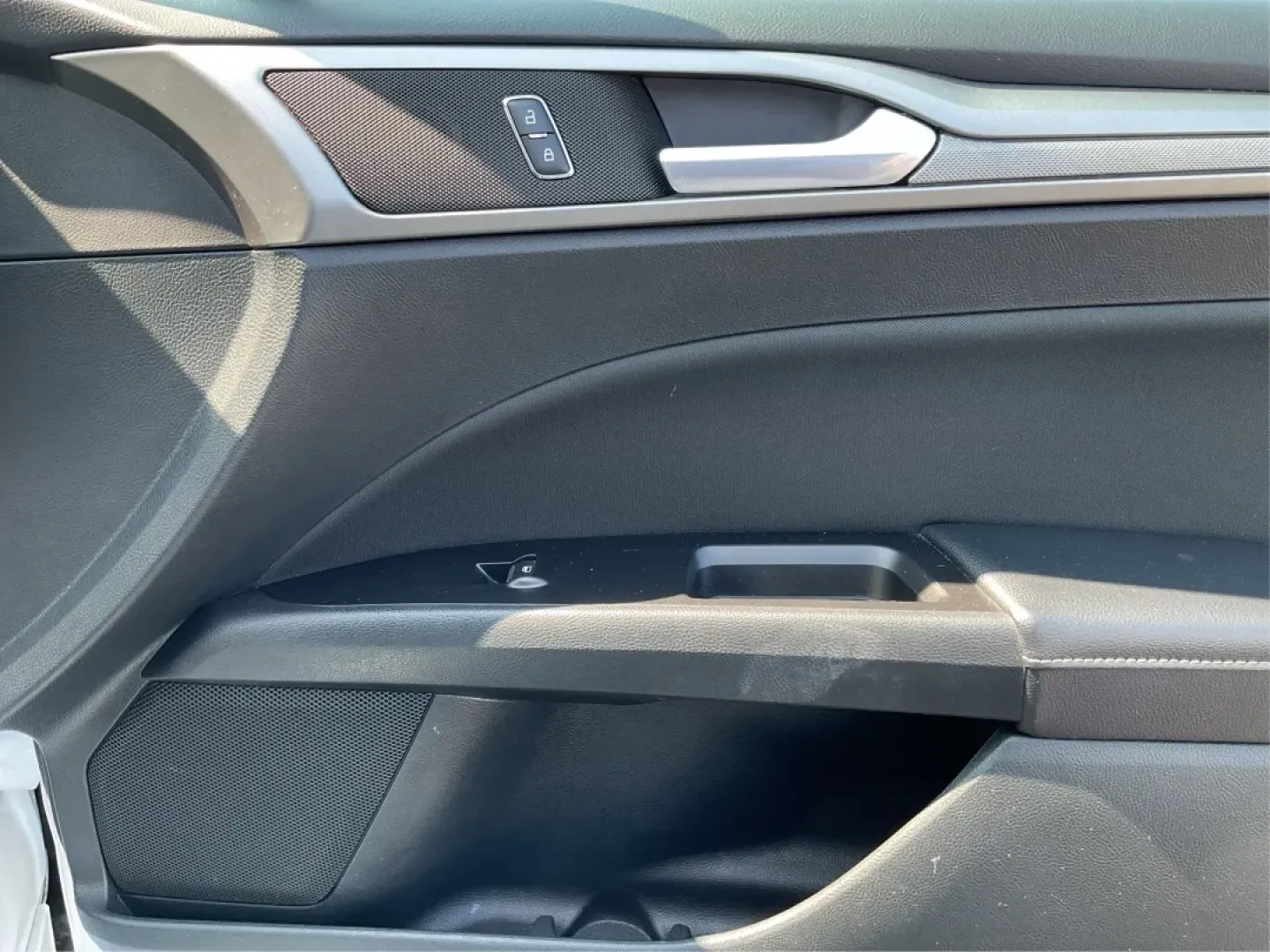 2017 Ford Fusion SE (3FA6P0H78HR) with an Other engine, located at 4508 South Dixie Dr, Moraine, OH, 45439, (937) 908-9800, 39.689976, -84.218452 - **Elevate Your Daily Drive with the 2017 Ford Fusion SE at Advantage Car and Credit Piqua, OH!**<br /> <br /> Are you ready to transform your daily commute into a luxurious journey? The 2017 Ford Fusion SE is the perfect sedan for anyone seeking comfort, style, and reliability. Whether you're a bus - Photo#20
