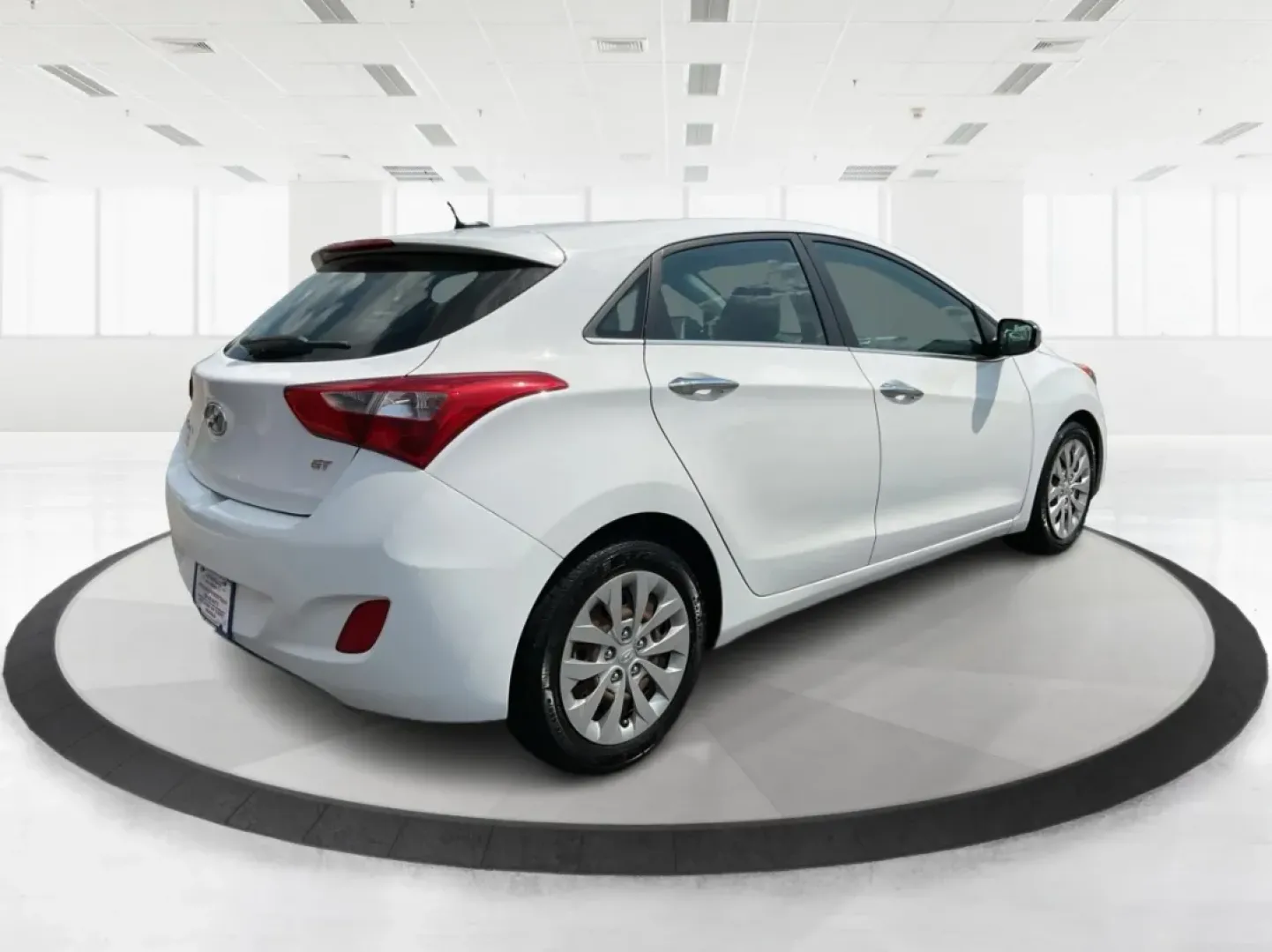 2017 Hyundai Elantra GT Base (KMHD35LH2HU) with an Other engine, located at 880 E. National Road, Vandalia, OH, 45377, (937) 908-9800, 39.891918, -84.183594 - **Discover the Perfect Commuter or Family Vehicle at Advantage Car and Credit - Piqua**<br /> <br /> Are you searching for a reliable vehicle that caters to your daily commute or weekend family adventures? Look no further than this 2017 Hyundai Elantra GT, now available for purchase at Advantage Car - Photo#2