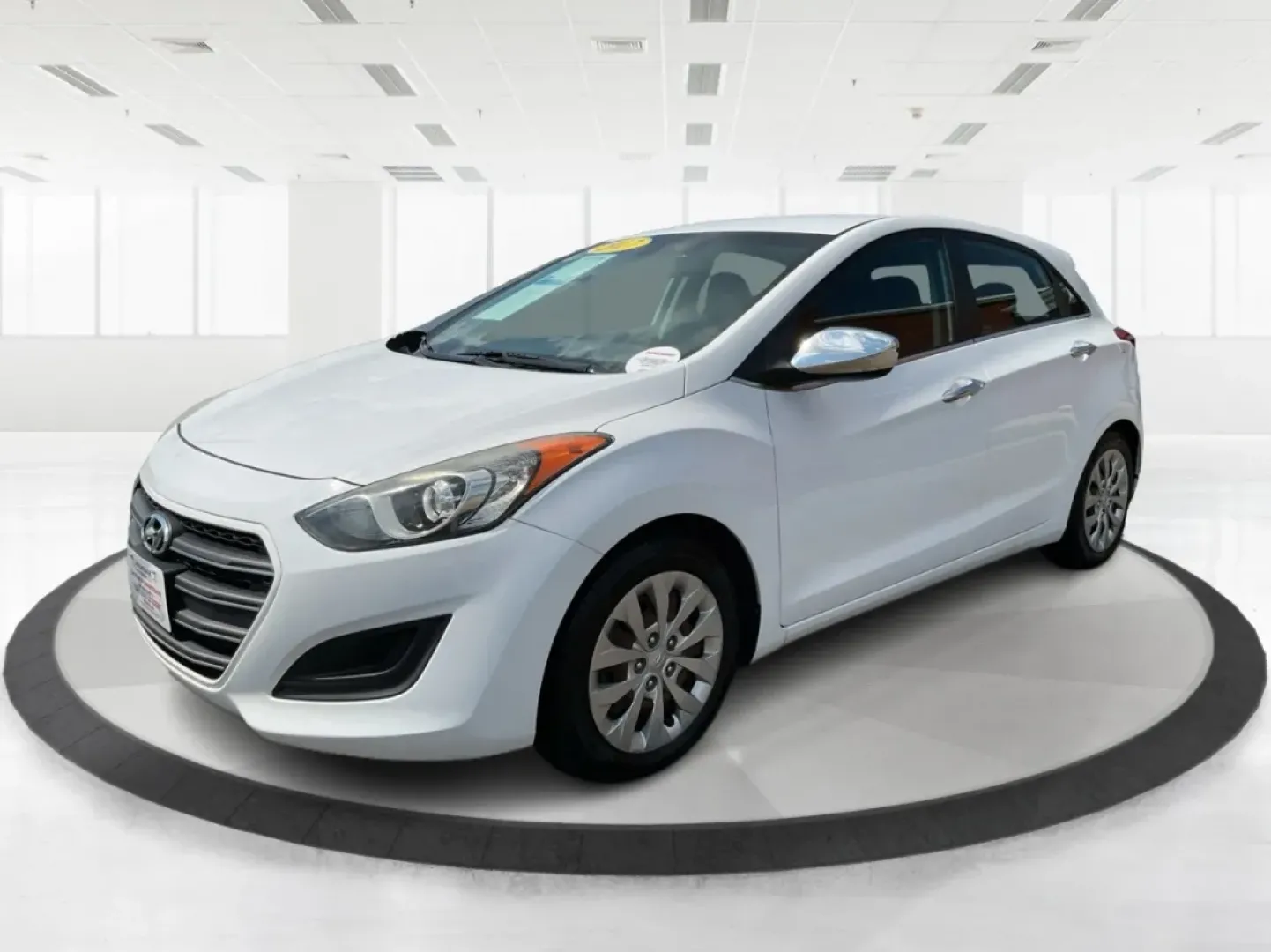 2017 Hyundai Elantra GT Base (KMHD35LH2HU) with an Other engine, located at 880 E. National Road, Vandalia, OH, 45377, (937) 908-9800, 39.891918, -84.183594 - **Discover the Perfect Commuter or Family Vehicle at Advantage Car and Credit - Piqua**<br /> <br /> Are you searching for a reliable vehicle that caters to your daily commute or weekend family adventures? Look no further than this 2017 Hyundai Elantra GT, now available for purchase at Advantage Car - Photo#8