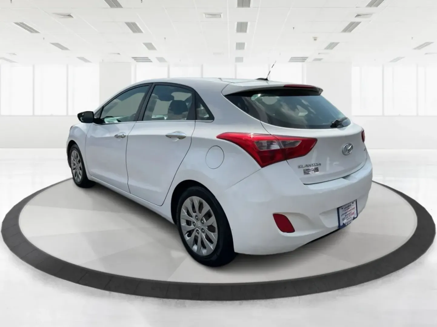 2017 Hyundai Elantra GT Base (KMHD35LH2HU) with an 2.0L L4 16V DOHC engine, 6M transmission, located at 1951 S Dayton Lakeview Rd., New Carlisle, OH, 45344, (937) 908-9800, 39.890999, -84.050255 - **Discover the Perfect Commuter or Family Vehicle at Advantage Car and Credit - Piqua**<br /> <br /> Are you searching for a reliable vehicle that caters to your daily commute or weekend family adventures? Look no further than this 2017 Hyundai Elantra GT, now available for purchase at Advantage Car - Photo#4