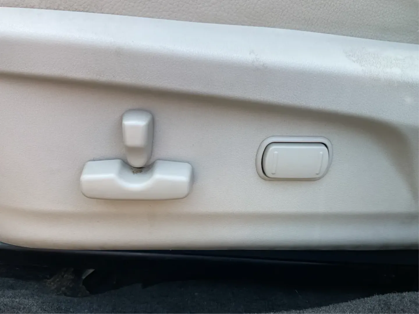 2013 Subaru Outback 2.5i Limited (4S4BRBKC0D3) with an 2.5L H-4 DOHC engine, located at 4508 South Dixie Dr, Moraine, OH, 45439, (937) 908-9800, 39.689976, -84.218452 - **Adventure Awaits with This 2013 Subaru Outback! Perfect for Weekend Getaways and Daily Commutes**<br /> <br /> Looking for a versatile vehicle that can handle everything from family road trips to daily commutes? Look no further than this 2013 Subaru Outback 2.5i Limited, now available at Advantage - Photo#16