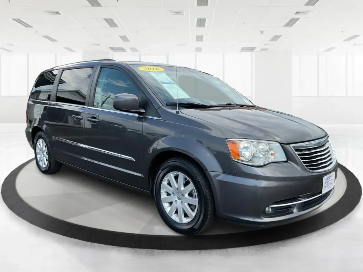2016 Chrysler Town and Country Touring (2C4RC1BGXGR) with an Pentastar 3.6L V-6 DOHC engine, located at 1230 East Main St, Xenia, OH, 45385, (937) 908-9800, 39.688026, -83.910172 - **Discover Your Next Adventure with the 2016 Chrysler Town and Country Touring at Advantage Car and Credit Xenia!**<br /> <br /> If you're a growing family in Xenia, OH, seeking the perfect blend of comfort, space, and modern conveniences, look no further than the 2016 Chrysler Town and Country - Photo#0