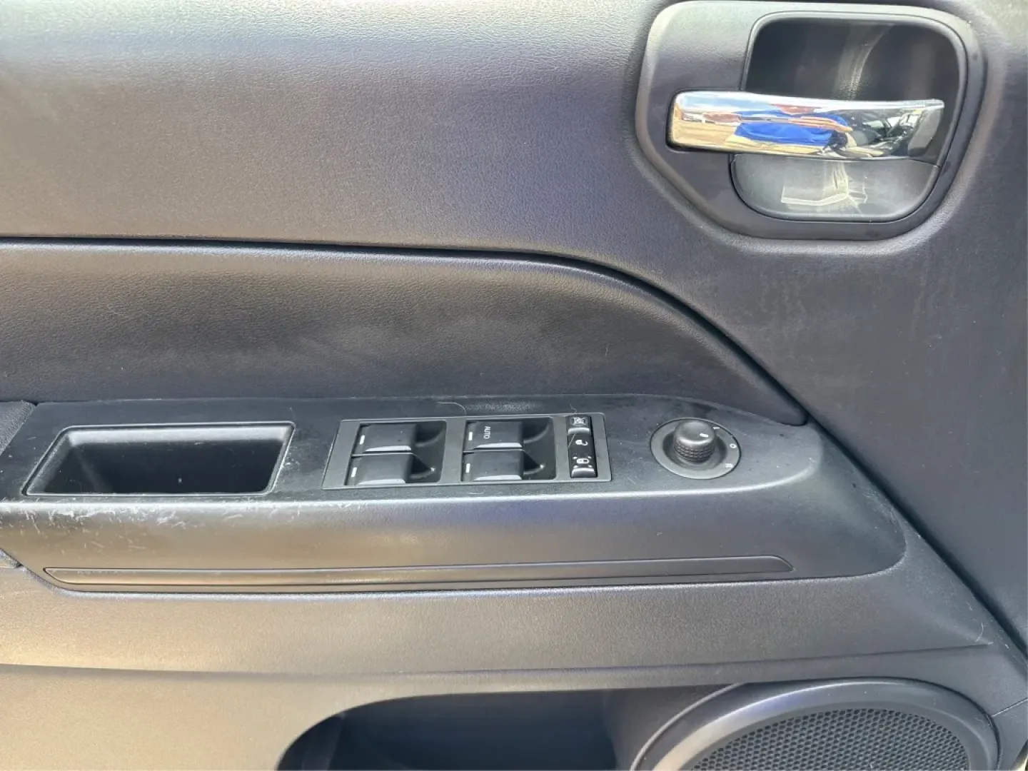 2016 Jeep Compass Sport (1C4NJDBB5GD) with an 2.4L I-4 DOHC engine, located at 1230 East Main St, Xenia, OH, 45385, (937) 908-9800, 39.688026, -83.910172 - **Adventure Awaits with this 2016 Jeep Compass Sport Perfect for Weekend Getaways!**<br /> <br /> Are you looking for a vehicle that combines style, functionality, and reliability for your next adventure? Look no further than this 2016 Jeep Compass Sport, available now at Advantage Car and Credit i - Photo#19