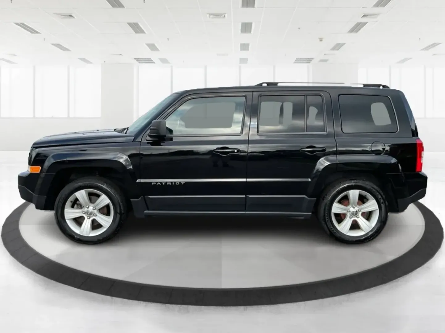 2014 Jeep Patriot Latitude (1C4NJPFA4ED) with an Other engine, located at 4508 South Dixie Dr, Moraine, OH, 45439, (937) 908-9800, 39.689976, -84.218452 - **Adventure Awaits with This 2014 Jeep Patriot Latitude at Advantage Car and Credit - Moraine!**<br /> <br /> Are you ready to embark on new adventures, whether it's a weekend getaway, a family road trip, or daily commutes? This 2014 Jeep Patriot Latitude is your perfect companion for all these scen - Photo#5