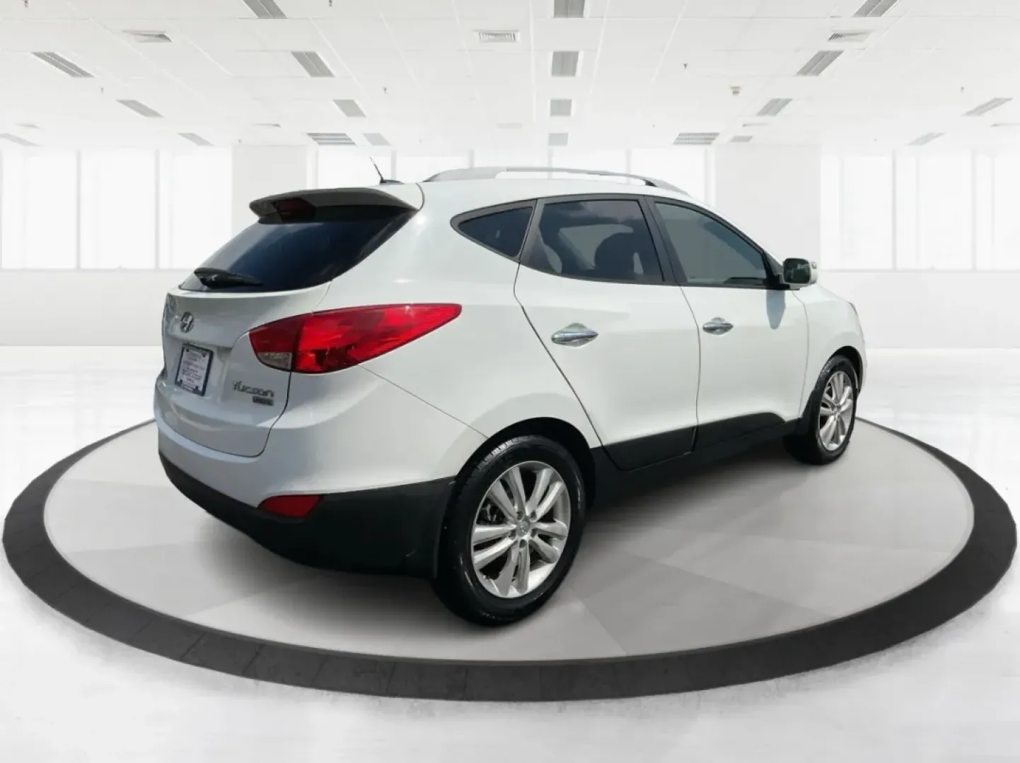 2013 Hyundai Tucson Limited (KM8JU3AC4DU) with an Other engine, located at 1951 S Dayton Lakeview Rd., New Carlisle, OH, 45344, (937) 908-9800, 39.890999, -84.050255 - Are you ready to elevate your daily commute or embark on weekend adventures? The 2013 Hyundai Tucson Limited is the perfect SUV for those looking for reliability, comfort, and style. Ideal for growing families or budget-conscious buyers, this utility vehicle is designed to meet your diverse lifestyl - Photo#2
