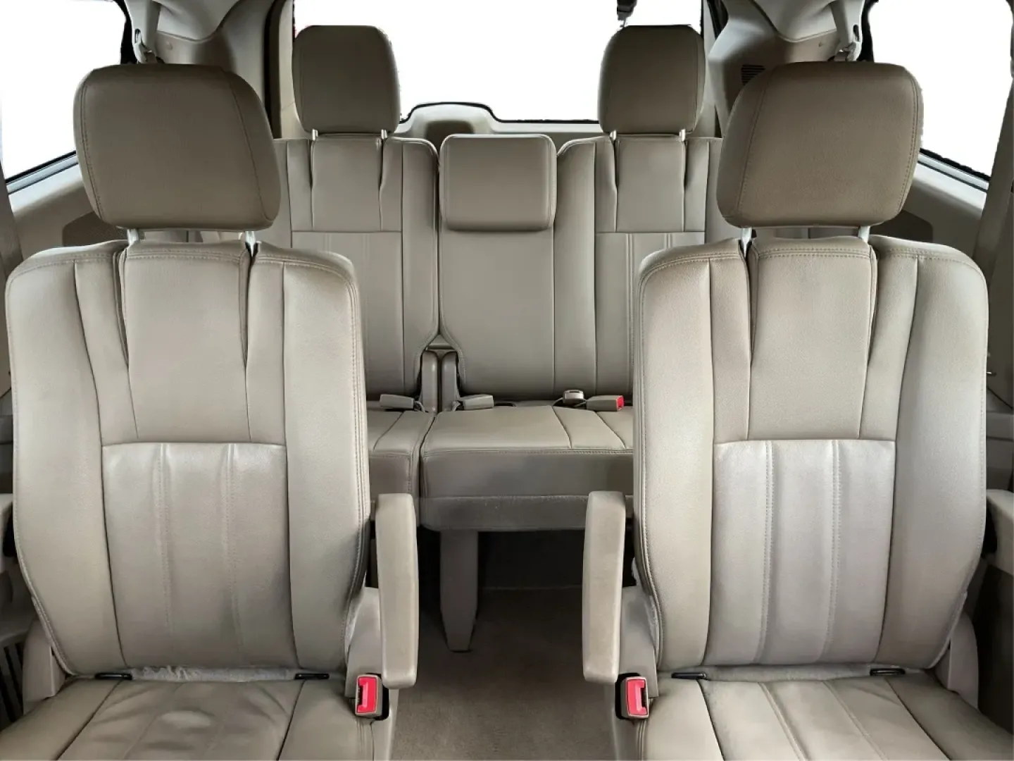 2016 Chrysler Town and Country PV (2C4RC1BG4GR) with an Other engine, located at 8750 N County Rd 25A, Piqua, OH, 45356, (937) 908-9800, 40.164391, -84.232513 - **Elevate Your Family Adventures with the 2016 Chrysler Town and Country at Advantage Car and Credit - Piqua!**<br /> <br /> Are you looking for the perfect vehicle to accommodate your growing family or enhance your daily commute? Look no further than the 2016 Chrysler Town and Country, availabl - Photo#14
