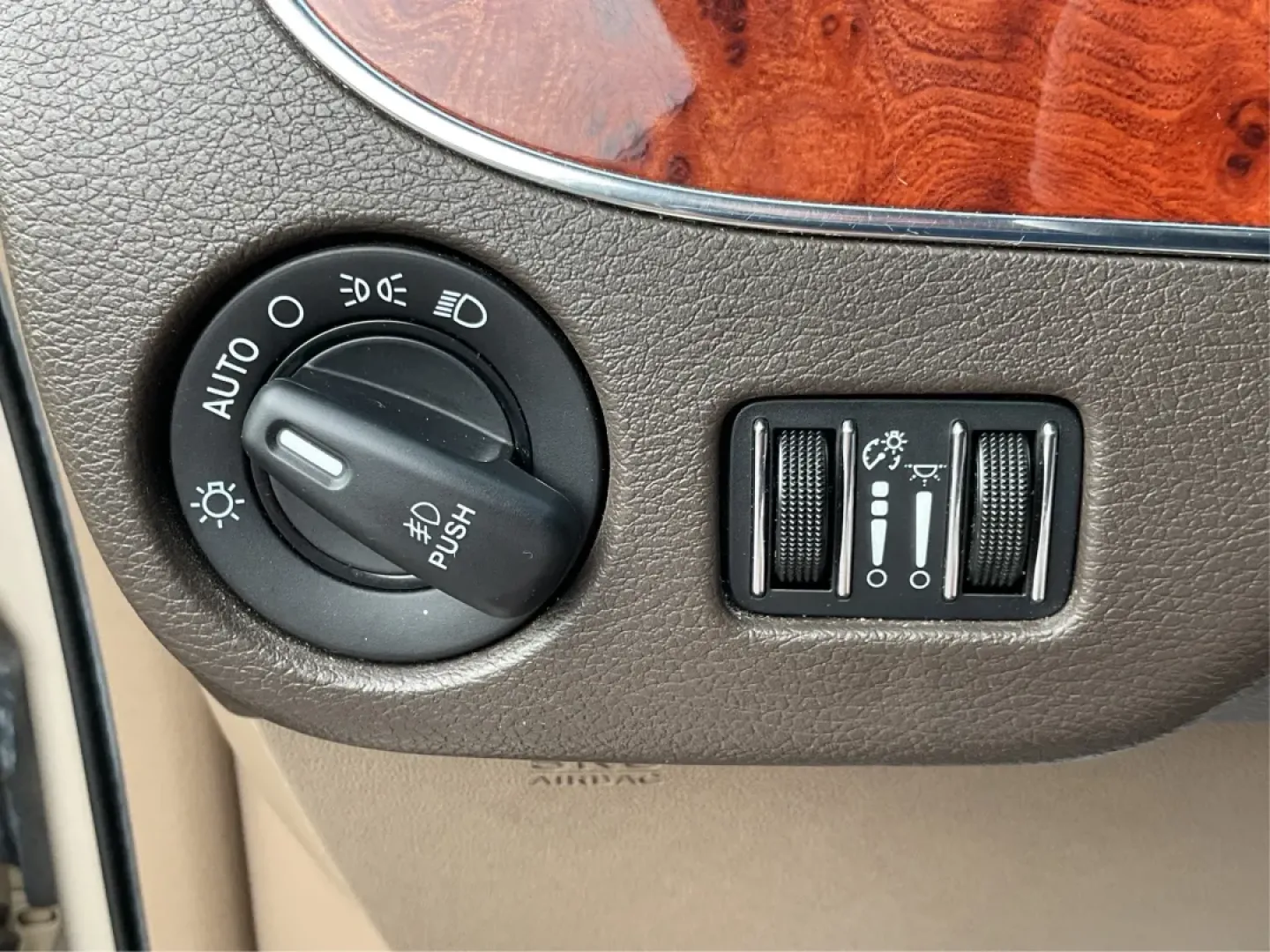 2016 Chrysler Town and Country PV (2C4RC1BG4GR) with an Other engine, located at 8750 N County Rd 25A, Piqua, OH, 45356, (937) 908-9800, 40.164391, -84.232513 - **Elevate Your Family Adventures with the 2016 Chrysler Town and Country at Advantage Car and Credit - Piqua!**<br /> <br /> Are you looking for the perfect vehicle to accommodate your growing family or enhance your daily commute? Look no further than the 2016 Chrysler Town and Country, availabl - Photo#17