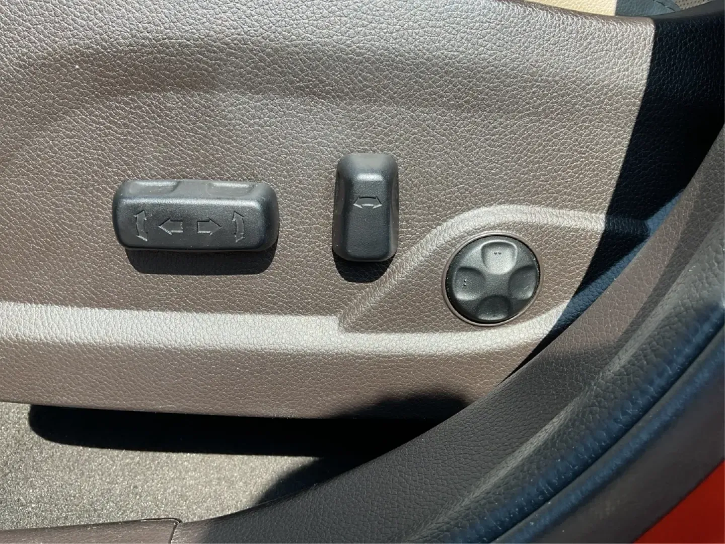 2017 Hyundai Santa Fe 2.0T Ultimate (5XYZW4LA5HG) with an Theta II 2L I-4 gasoline direct injection engine, located at 1230 East Main St, Xenia, OH, 45385, (937) 908-9800, 39.688026, -83.910172 - Are you ready to elevate your family adventures or commute comfortably while tackling any road with confidence? Look no further than this 2017 Hyundai Santa Fe 2.0T Ultimate, available now at Advantage Car and Credit in Fairborn, OH. This SUV is not just a vehicle; it's your ticket to creating unfor - Photo#17