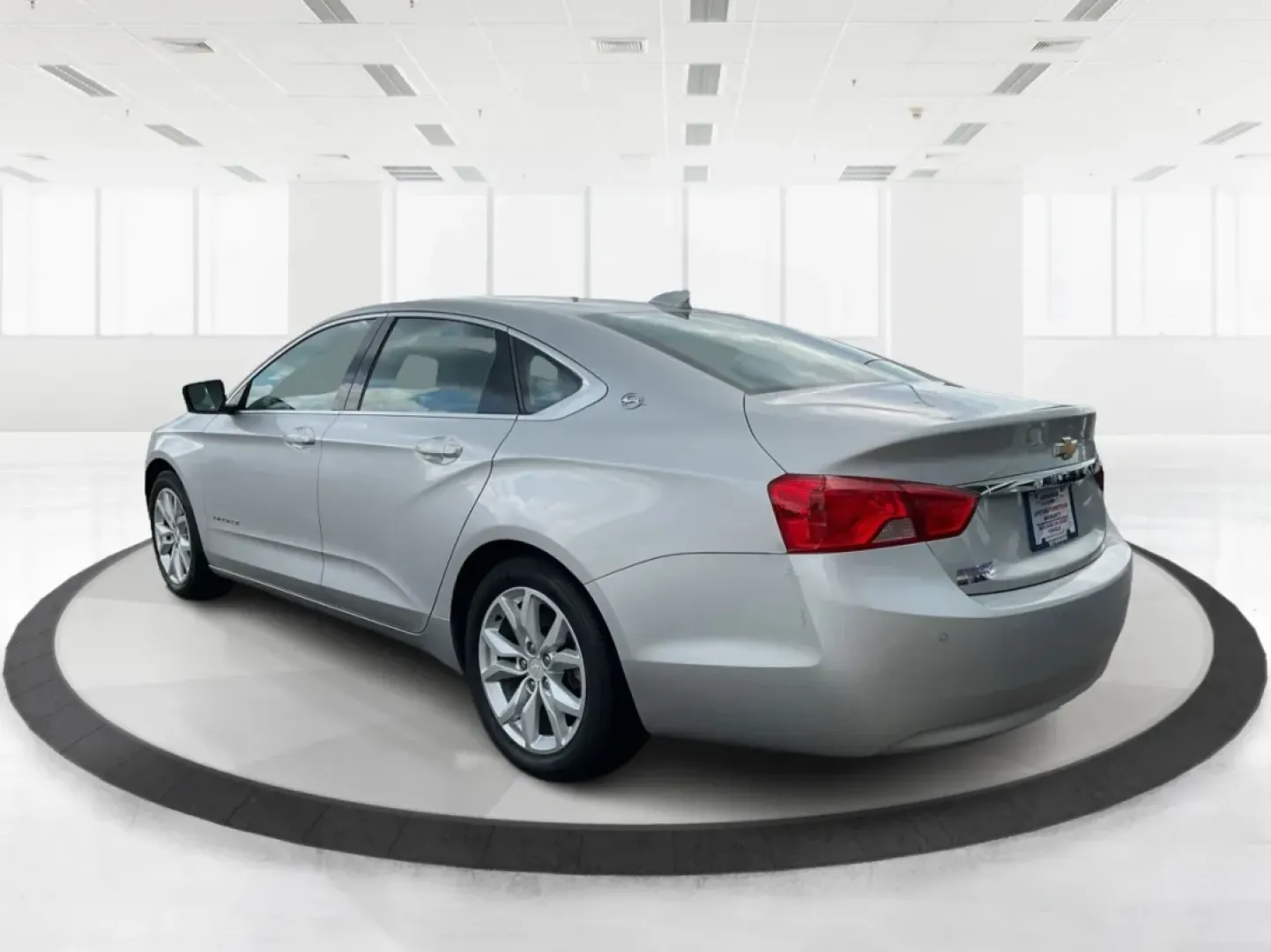 2016 Chevrolet Impala 1LT (2G1105SA4G9) with an Ecotec 2.5L I-4 gasoline direct injection engine, located at 4508 South Dixie Dr, Moraine, OH, 45439, (937) 908-9800, 39.689976, -84.218452 - **Discover Your Ideal Commuter with the 2016 Chevrolet Impala Perfect for Daily Drives or Weekend Getaways!**<br /> <br /> Are you tired of your old ride struggling during your daily commute? Elevate your driving experience with the stylish and reliable 2016 Chevrolet Impala, now available at Advan - Photo#4