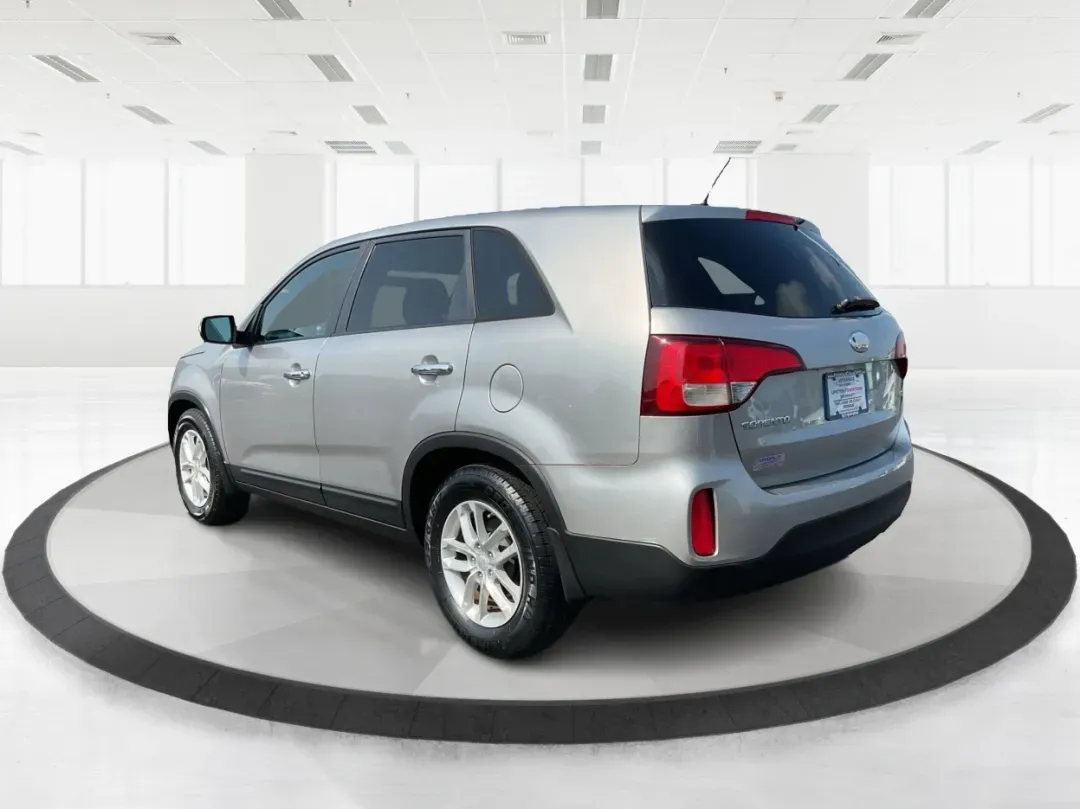 2014 Kia Sorento LX (5XYKT3A66EG) with an 2.4L I-4 gasoline direct injection engine, located at 401 Woodman Dr, Riverside, OH, 45431, (937) 908-9800, 39.760899, -84.123421 - Discover the joy of family adventures with the 2014 Kia Sorento LX, now available at Advantage Car and Credit in New Carlisle, OH. This spacious SUV is perfect for growing families or anyone who loves weekend getaways. With a versatile interior and advanced features, the Sorento is designed for comf - Photo#4