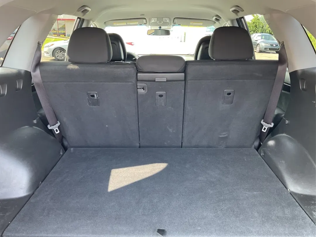 2014 Kia Sorento LX (5XYKT3A66EG) with an 2.4L I-4 gasoline direct injection engine, located at 401 Woodman Dr, Riverside, OH, 45431, (937) 908-9800, 39.760899, -84.123421 - Discover the joy of family adventures with the 2014 Kia Sorento LX, now available at Advantage Car and Credit in New Carlisle, OH. This spacious SUV is perfect for growing families or anyone who loves weekend getaways. With a versatile interior and advanced features, the Sorento is designed for comf - Photo#12