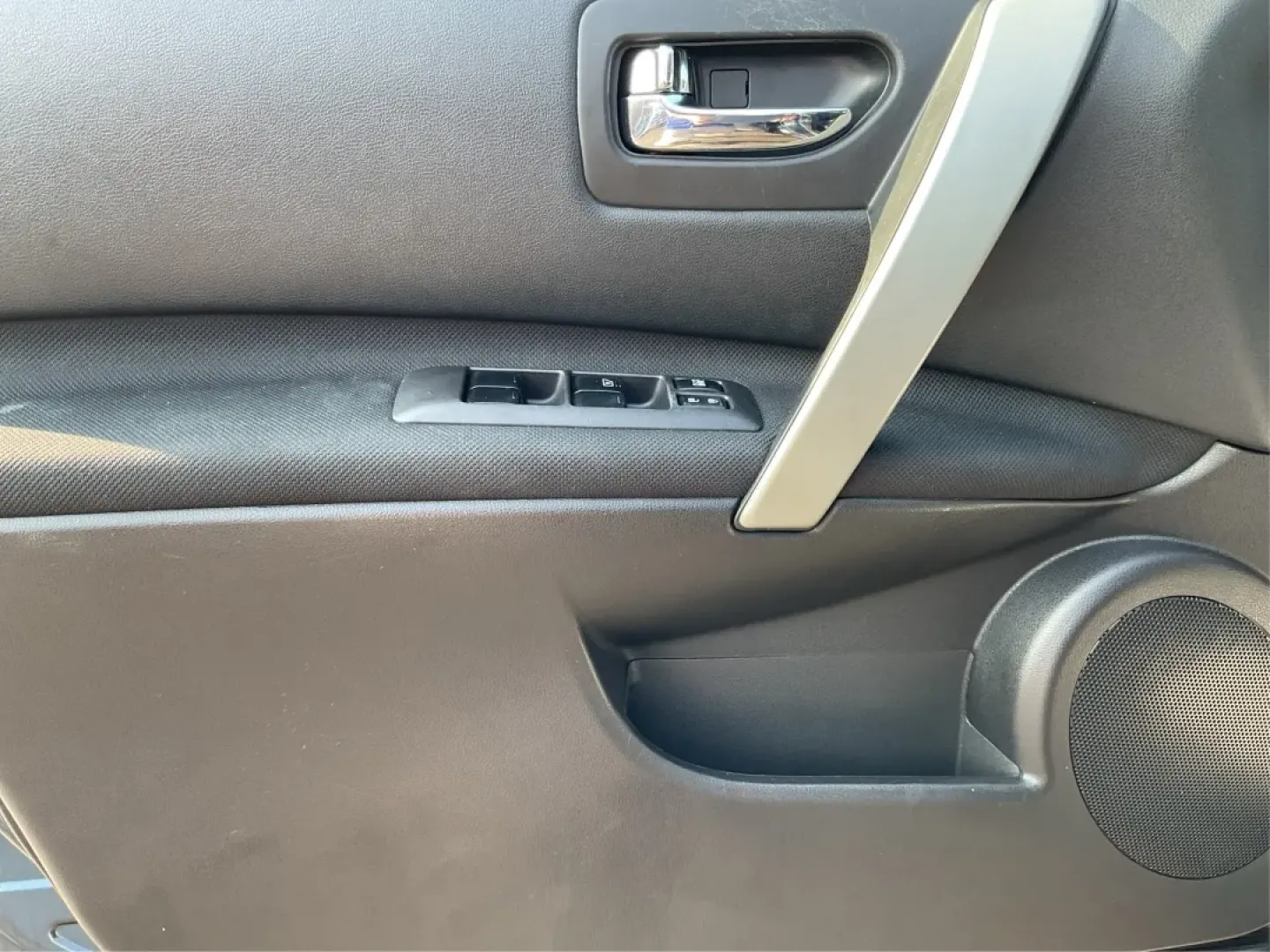 2015 Nissan Rogue S (JN8AS5MV3FW) with an 2.5L I-4 DOHC engine, located at 1099 N County Rd 25A , Troy, OH, 45373, (937) 908-9800, 40.057079, -84.212883 - **Adventure Awaits with the 2015 Nissan Rogue at Advantage Car and Credit - Troy!**<br /> <br /> Are you ready to take your family adventures to the next level? The 2015 Nissan Rogue, available now at Advantage Car and Credit in Troy, OH, is the perfect companion for growing families, long commutes, - Photo#17