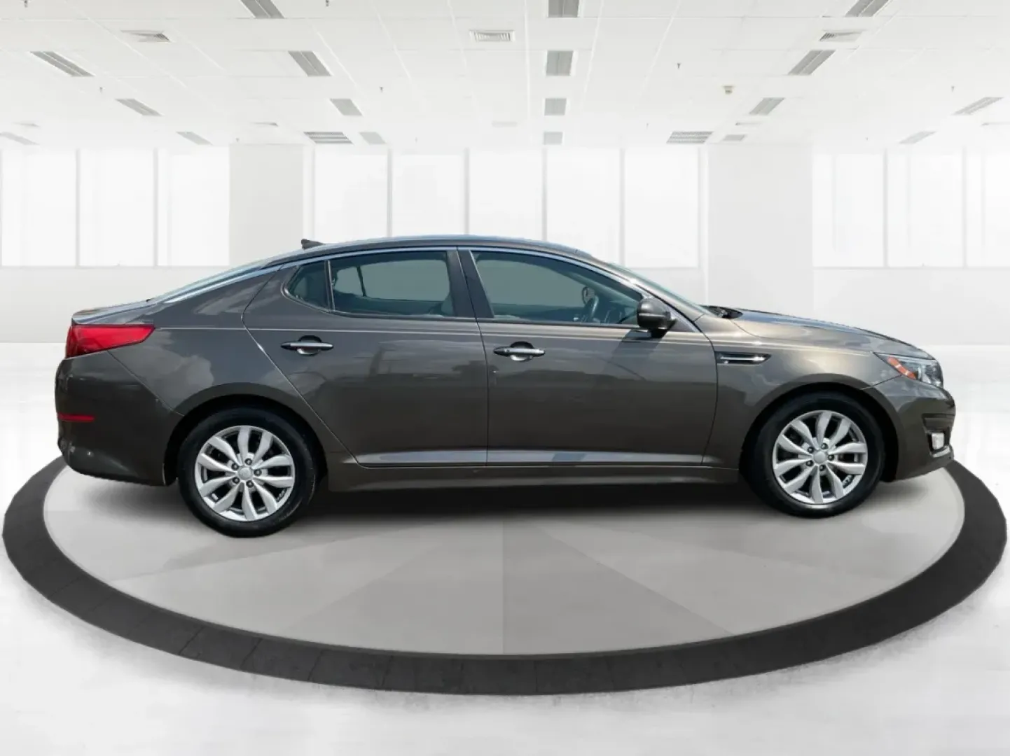 2015 Kia Optima EX (5XXGN4A70FG) with an Theta II 2.4L I-4 gasoline direct injection engine, located at 8750 N County Rd 25A, Piqua, OH, 45356, (937) 908-9800, 40.164391, -84.232513 - Embrace the open road with confidence and style in this stunning 2015 Kia Optima EX, available at Advantage Car and Credit - Piqua! Whether you're navigating daily commutes, embarking on weekend getaways, or shuttling your growing family, this sedan is designed to enhance every journey. With a sleek - Photo#1