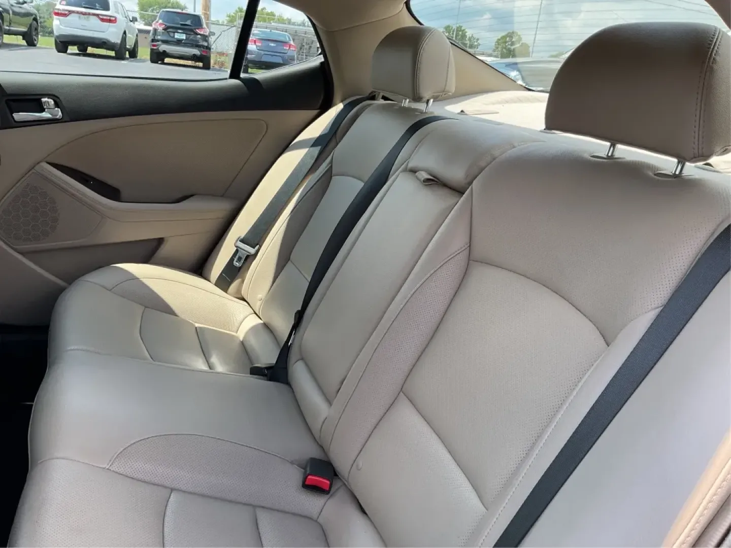 2015 Kia Optima EX (5XXGN4A70FG) with an Theta II 2.4L I-4 gasoline direct injection engine, located at 8750 N County Rd 25A, Piqua, OH, 45356, (937) 908-9800, 40.164391, -84.232513 - Embrace the open road with confidence and style in this stunning 2015 Kia Optima EX, available at Advantage Car and Credit - Piqua! Whether you're navigating daily commutes, embarking on weekend getaways, or shuttling your growing family, this sedan is designed to enhance every journey. With a sleek - Photo#10