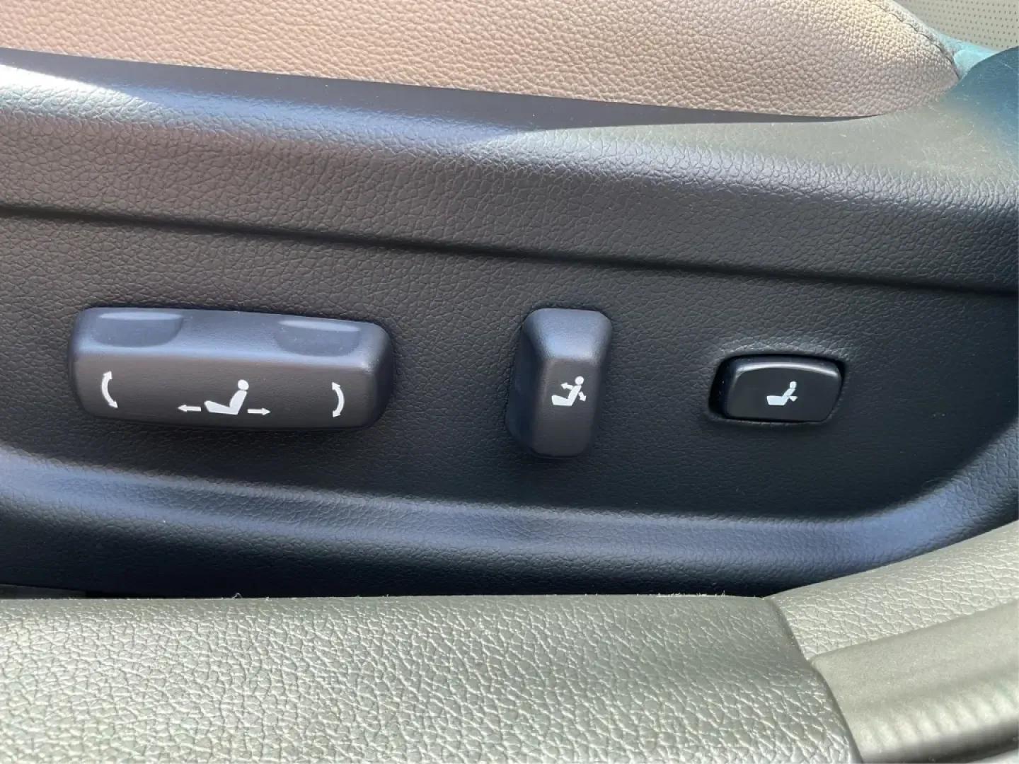 2015 Kia Optima EX (5XXGN4A70FG) with an Theta II 2.4L I-4 gasoline direct injection engine, located at 8750 N County Rd 25A, Piqua, OH, 45356, (937) 908-9800, 40.164391, -84.232513 - Embrace the open road with confidence and style in this stunning 2015 Kia Optima EX, available at Advantage Car and Credit - Piqua! Whether you're navigating daily commutes, embarking on weekend getaways, or shuttling your growing family, this sedan is designed to enhance every journey. With a sleek - Photo#17
