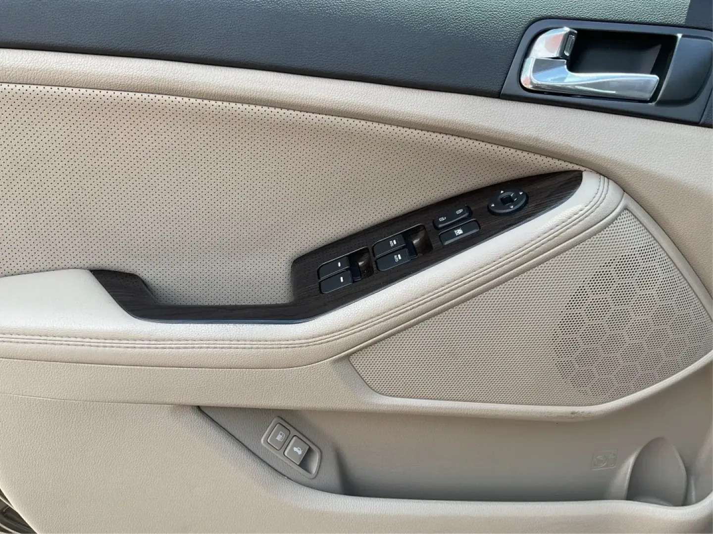 2015 Kia Optima EX (5XXGN4A70FG) with an Theta II 2.4L I-4 gasoline direct injection engine, located at 8750 N County Rd 25A, Piqua, OH, 45356, (937) 908-9800, 40.164391, -84.232513 - Embrace the open road with confidence and style in this stunning 2015 Kia Optima EX, available at Advantage Car and Credit - Piqua! Whether you're navigating daily commutes, embarking on weekend getaways, or shuttling your growing family, this sedan is designed to enhance every journey. With a sleek - Photo#18