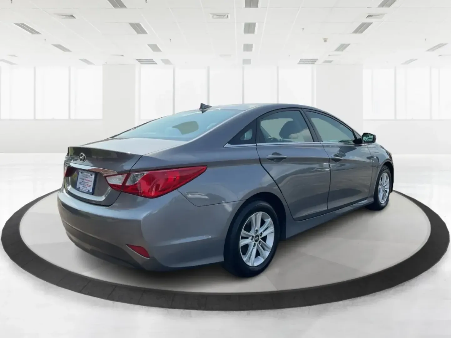 2014 Hyundai Sonata GLS (5NPEB4AC0EH) with an 2.4L I-4 gasoline direct injection engine, located at 880 E. National Road, Vandalia, OH, 45377, (937) 908-9800, 39.891918, -84.183594 - Looking for a reliable sedan that seamlessly blends comfort, efficiency, and style? Look no further than this 2014 Hyundai Sonata GLS, perfect for families, daily commuters, or anyone who appreciates a smooth ride. At Advantage Car and Credit - Piqua, located at 8750 N County Rd 25A in beautiful Piq - Photo#2