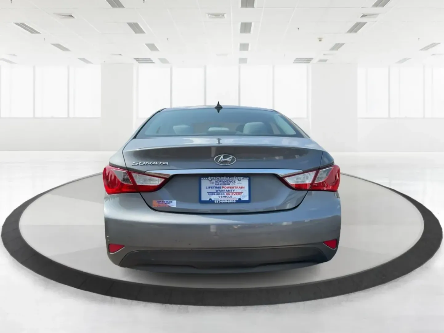 2014 Hyundai Sonata GLS (5NPEB4AC0EH) with an 2.4L I-4 gasoline direct injection engine, located at 880 E. National Road, Vandalia, OH, 45377, (937) 908-9800, 39.891918, -84.183594 - Looking for a reliable sedan that seamlessly blends comfort, efficiency, and style? Look no further than this 2014 Hyundai Sonata GLS, perfect for families, daily commuters, or anyone who appreciates a smooth ride. At Advantage Car and Credit - Piqua, located at 8750 N County Rd 25A in beautiful Piq - Photo#3