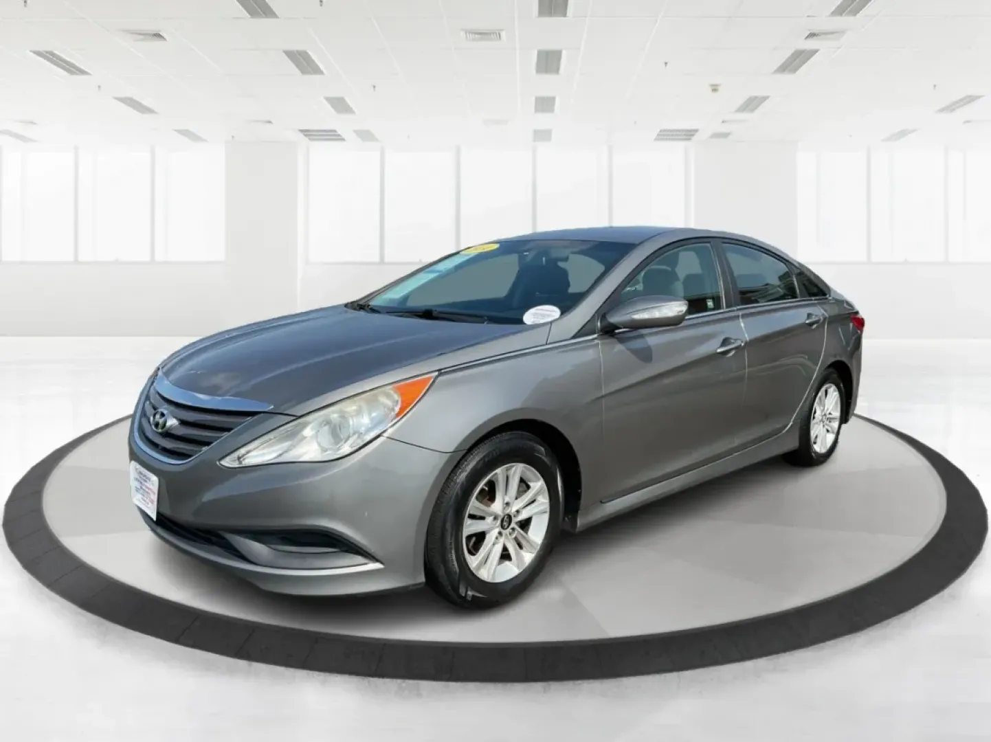 2014 Hyundai Sonata GLS (5NPEB4AC0EH) with an 2.4L I-4 gasoline direct injection engine, located at 880 E. National Road, Vandalia, OH, 45377, (937) 908-9800, 39.891918, -84.183594 - Looking for a reliable sedan that seamlessly blends comfort, efficiency, and style? Look no further than this 2014 Hyundai Sonata GLS, perfect for families, daily commuters, or anyone who appreciates a smooth ride. At Advantage Car and Credit - Piqua, located at 8750 N County Rd 25A in beautiful Piq - Photo#8
