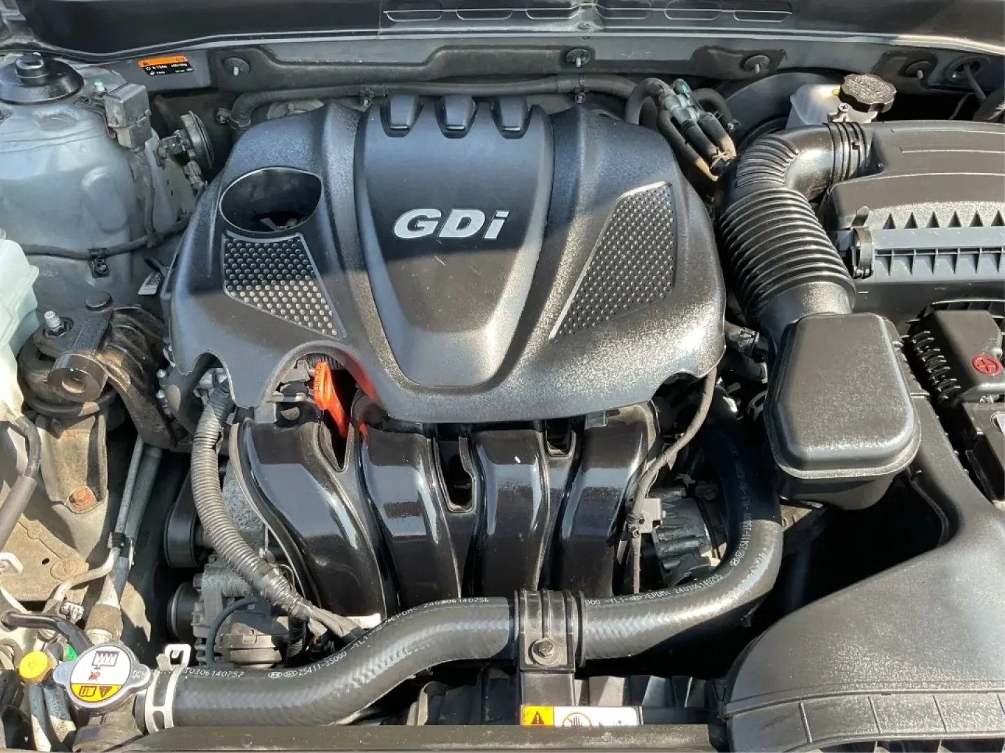 2014 Hyundai Sonata GLS (5NPEB4AC0EH) with an 2.4L I-4 gasoline direct injection engine, located at 880 E. National Road, Vandalia, OH, 45377, (937) 908-9800, 39.891918, -84.183594 - Looking for a reliable sedan that seamlessly blends comfort, efficiency, and style? Look no further than this 2014 Hyundai Sonata GLS, perfect for families, daily commuters, or anyone who appreciates a smooth ride. At Advantage Car and Credit - Piqua, located at 8750 N County Rd 25A in beautiful Piq - Photo#11