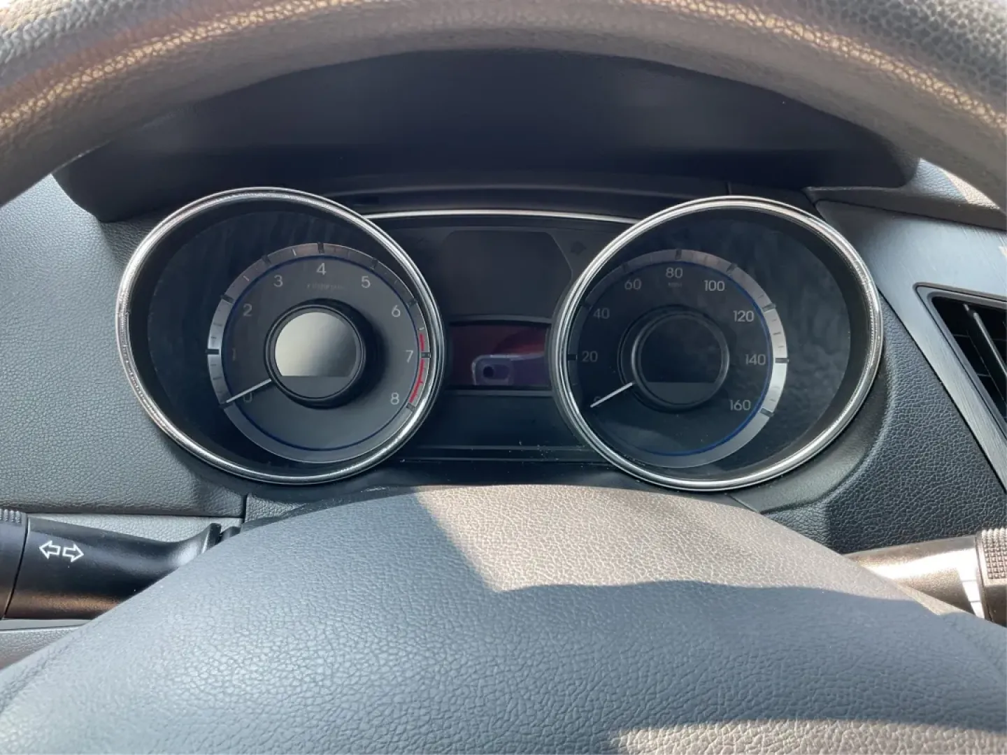2014 Hyundai Sonata GLS (5NPEB4AC0EH) with an 2.4L I-4 gasoline direct injection engine, located at 880 E. National Road, Vandalia, OH, 45377, (937) 908-9800, 39.891918, -84.183594 - Looking for a reliable sedan that seamlessly blends comfort, efficiency, and style? Look no further than this 2014 Hyundai Sonata GLS, perfect for families, daily commuters, or anyone who appreciates a smooth ride. At Advantage Car and Credit - Piqua, located at 8750 N County Rd 25A in beautiful Piq - Photo#15