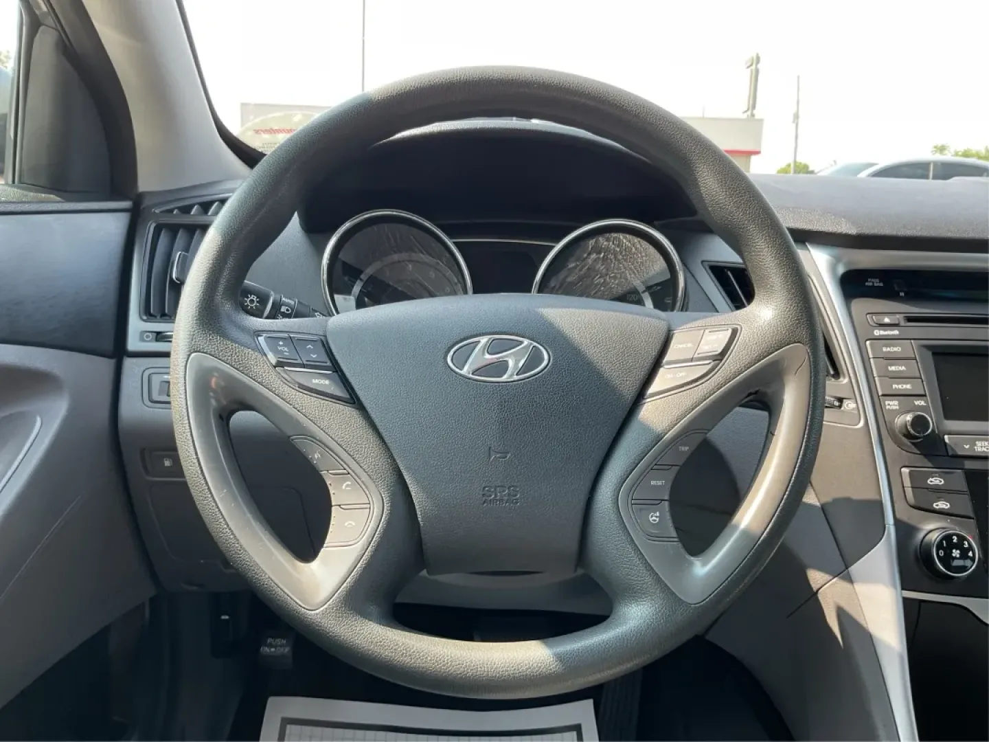 2014 Hyundai Sonata GLS (5NPEB4AC0EH) with an 2.4L I-4 gasoline direct injection engine, located at 880 E. National Road, Vandalia, OH, 45377, (937) 908-9800, 39.891918, -84.183594 - Looking for a reliable sedan that seamlessly blends comfort, efficiency, and style? Look no further than this 2014 Hyundai Sonata GLS, perfect for families, daily commuters, or anyone who appreciates a smooth ride. At Advantage Car and Credit - Piqua, located at 8750 N County Rd 25A in beautiful Piq - Photo#16