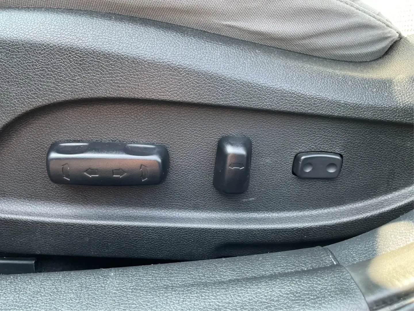 2014 Hyundai Sonata GLS (5NPEB4AC0EH) with an 2.4L I-4 gasoline direct injection engine, located at 880 E. National Road, Vandalia, OH, 45377, (937) 908-9800, 39.891918, -84.183594 - Looking for a reliable sedan that seamlessly blends comfort, efficiency, and style? Look no further than this 2014 Hyundai Sonata GLS, perfect for families, daily commuters, or anyone who appreciates a smooth ride. At Advantage Car and Credit - Piqua, located at 8750 N County Rd 25A in beautiful Piq - Photo#17
