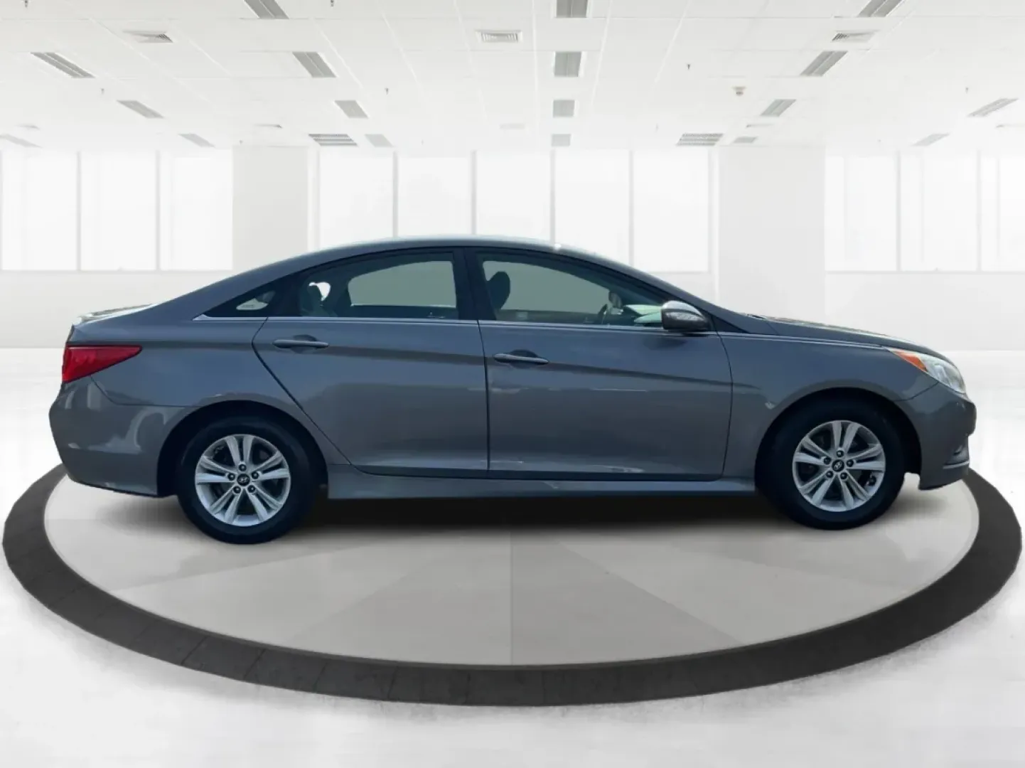 2014 Hyundai Sonata GLS (5NPEB4AC0EH) with an 2.4L I-4 gasoline direct injection engine, located at 8750 N County Rd 25A, Piqua, OH, 45356, (937) 908-9800, 40.164391, -84.232513 - Looking for a reliable sedan that seamlessly blends comfort, efficiency, and style? Look no further than this 2014 Hyundai Sonata GLS, perfect for families, daily commuters, or anyone who appreciates a smooth ride. At Advantage Car and Credit - Piqua, located at 8750 N County Rd 25A in beautiful Piq - Photo#1