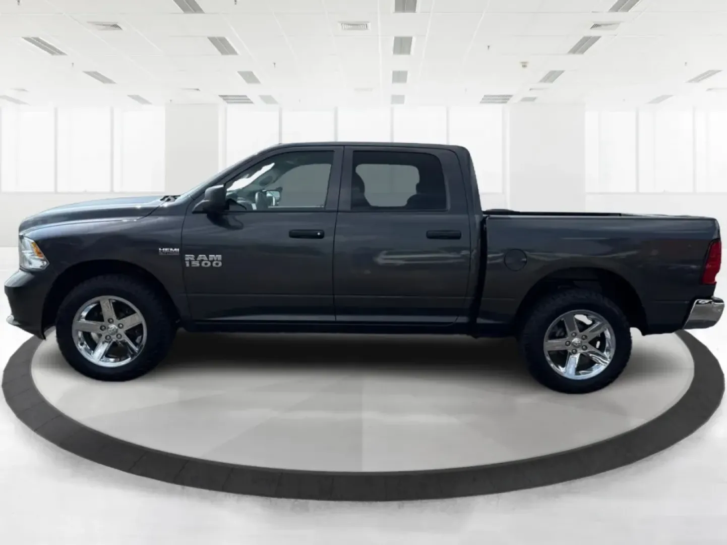 2017 Ram 1500 Express Crew Cab 4x4 5'7 Box (3C6RR7KTXHG) with an Other engine, located at 1951 S Dayton Lakeview Rd., New Carlisle, OH, 45344, (937) 908-9800, 39.890999, -84.050255 - ### Unleash Your Adventurous Spirit with the 2017 Ram 1500 at Advantage Car and Credit - Xenia!<br /> <br /> Are you ready to elevate your driving experience? Whether you're tackling the daily commute, embarking on family road trips, or conquering weekend adventures, the 2017 Ram 1500 Express Crew C - Photo#5