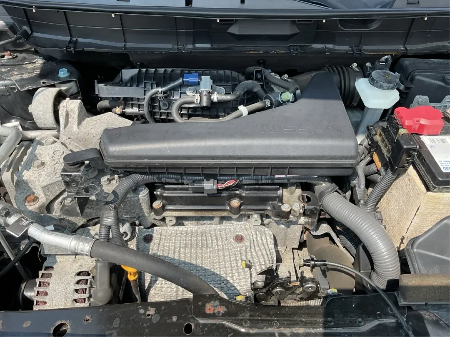 2015 Nissan Rogue SV (5N1AT2MV3FC) with an 2.5L I-4 DOHC engine, located at 1230 East Main St, Xenia, OH, 45385, (937) 908-9800, 39.688026, -83.910172 - Experience adventure and comfort on the road with this 2015 Nissan Rogue SV, available now at **Advantage Car and Credit - Xenia**! Whether you're embarking on a weekend getaway or navigating the hustle and bustle of daily commutes, this versatile SUV is designed to meet your lifestyle needs. With i - Photo#11