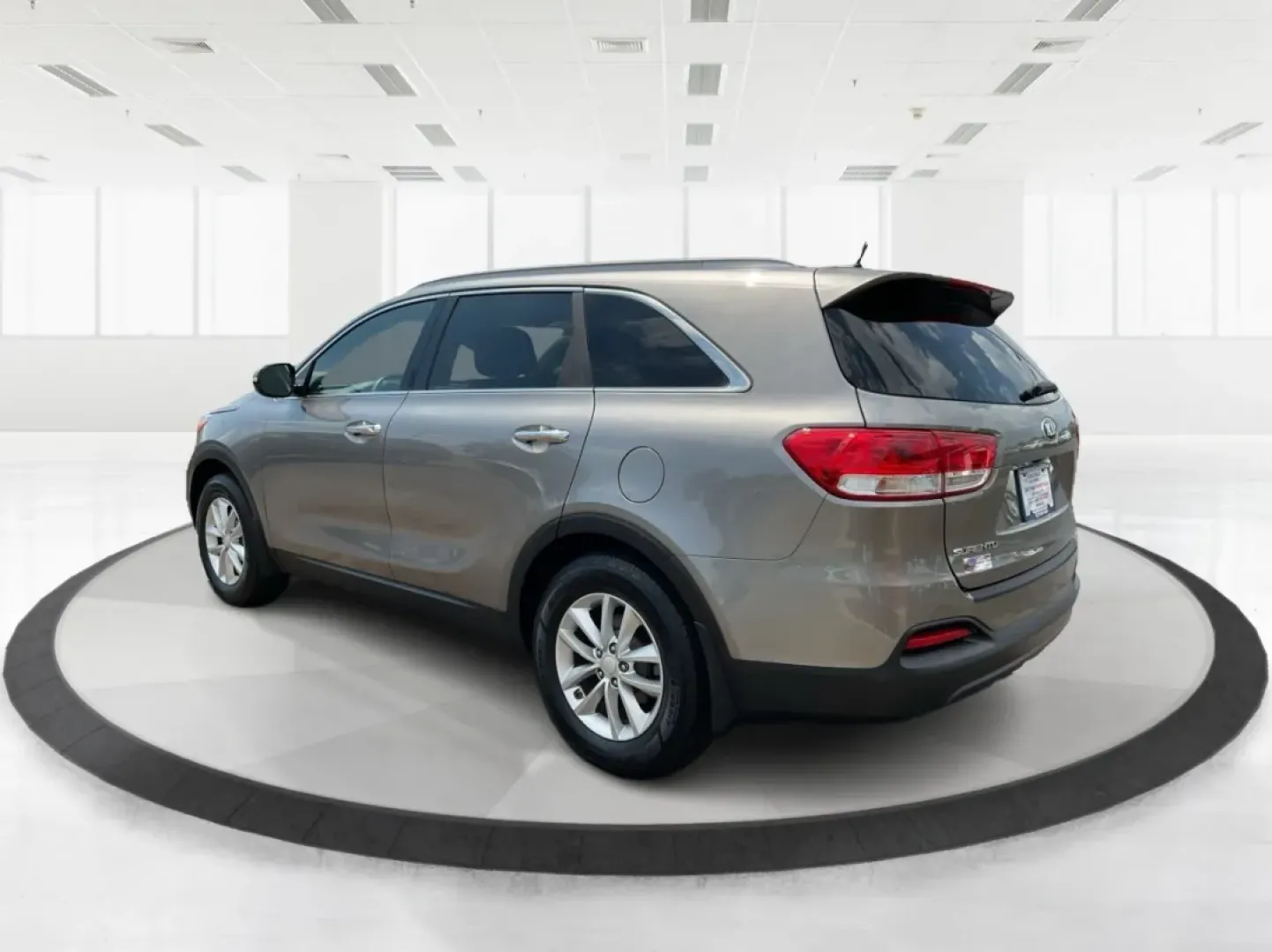 2016 Kia Sorento 2.4L LX (5XYPG4A34GG) with an 2.4L I-4 gasoline direct injection engine, located at 401 Woodman Dr, Riverside, OH, 45431, (937) 908-9800, 39.760899, -84.123421 - **Explore Life's Adventures with the 2016 Kia Sorento at Advantage Car and Credit - Riverside!**<br /> <br /> Are you ready to elevate your driving experience? The 2016 Kia Sorento is the perfect companion for families, adventurers, and daily commuters alike. This versatile SUV seamlessly blends com - Photo#4