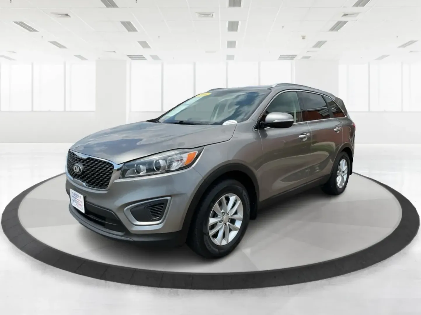 2016 Kia Sorento 2.4L LX (5XYPG4A34GG) with an 2.4L I-4 gasoline direct injection engine, located at 401 Woodman Dr, Riverside, OH, 45431, (937) 908-9800, 39.760899, -84.123421 - **Explore Life's Adventures with the 2016 Kia Sorento at Advantage Car and Credit - Riverside!**<br /> <br /> Are you ready to elevate your driving experience? The 2016 Kia Sorento is the perfect companion for families, adventurers, and daily commuters alike. This versatile SUV seamlessly blends com - Photo#8