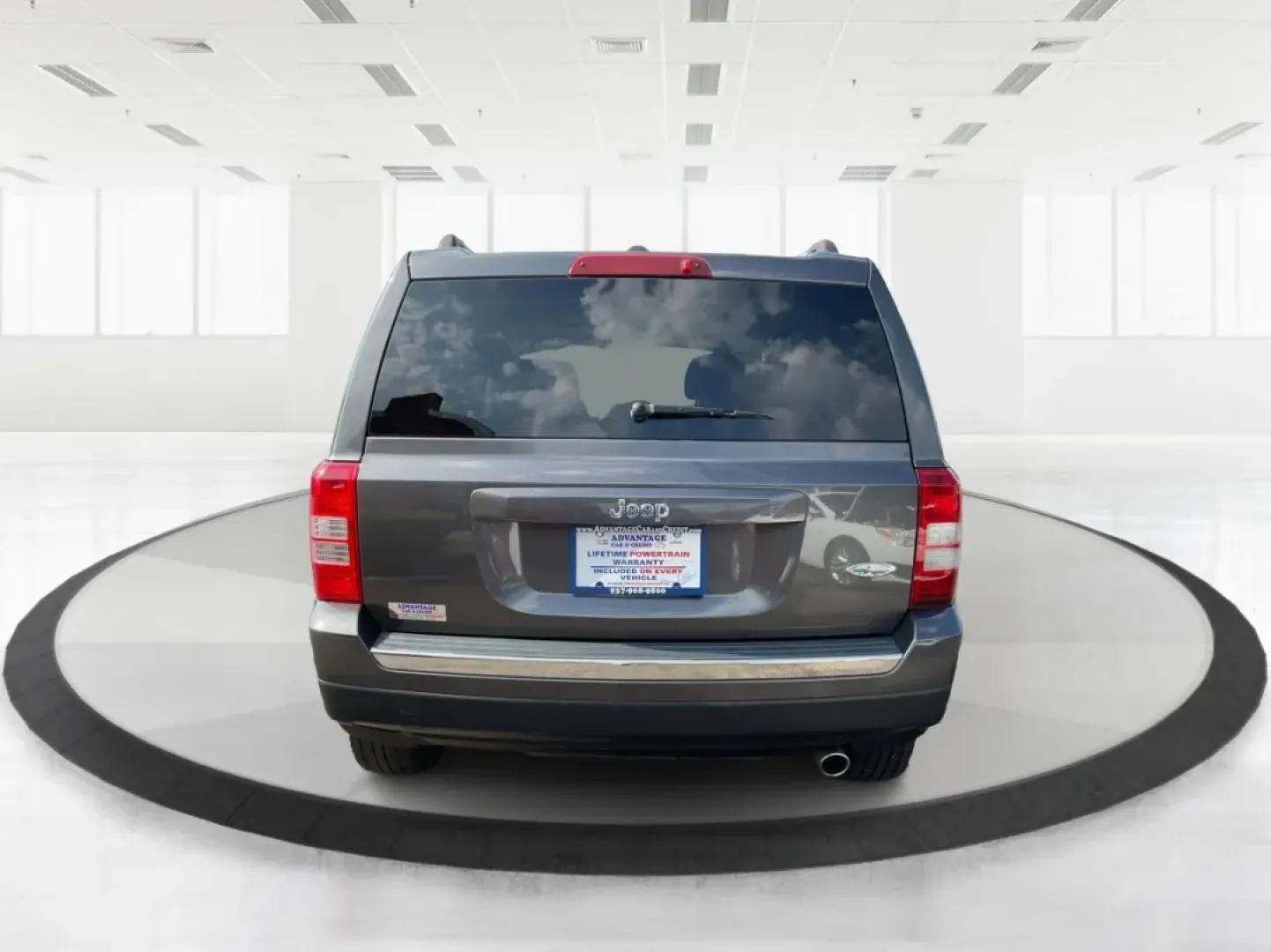 2017 Jeep Patriot High Altitude FWD (1C4NJPFA4HD) with an 2L I-4 DOHC engine, located at 4508 South Dixie Dr, Moraine, OH, 45439, (937) 908-9800, 39.689976, -84.218452 - **Adventure Awaits in the 2017 Jeep Patriot High Altitude FWD Perfect for Your Next Journey!**<br /> <br /> Are you ready to take on your next adventure? Whether you're navigating through city traffic in Fairborn or exploring the scenic routes of Ohio, the 2017 Jeep Patriot High Altitude FWD is the - Photo#3