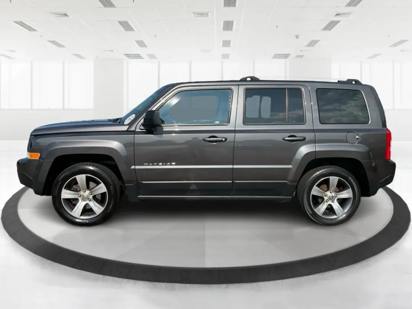 2017 Jeep Patriot High Altitude FWD (1C4NJPFA4HD) with an 2L I-4 DOHC engine, located at 4508 South Dixie Dr, Moraine, OH, 45439, (937) 908-9800, 39.689976, -84.218452 - **Adventure Awaits in the 2017 Jeep Patriot High Altitude FWD Perfect for Your Next Journey!**<br /> <br /> Are you ready to take on your next adventure? Whether you're navigating through city traffic in Fairborn or exploring the scenic routes of Ohio, the 2017 Jeep Patriot High Altitude FWD is the - Photo#5