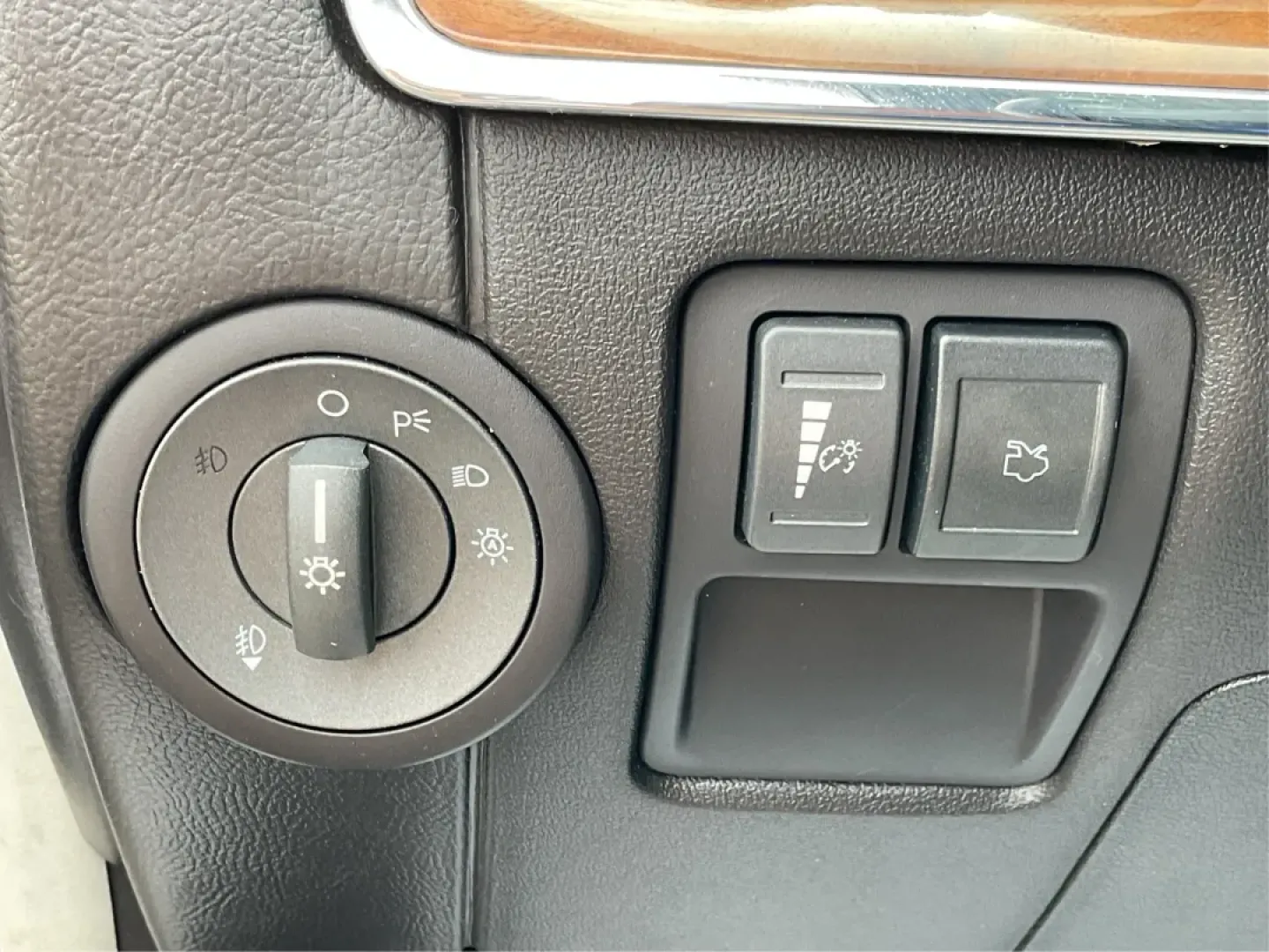 2011 Lincoln MKZ Base (3LNHL2GC8BR) with an Other engine, located at 1099 N County Rd 25A , Troy, OH, 45373, (937) 908-9800, 40.057079, -84.212883 - **Experience Luxury and Reliability with the 2011 Lincoln MKZ at Advantage Car and Credit**<br /> <br /> Are you in the market for a vehicle that combines sophistication with practicality? Look no further than the 2011 Lincoln MKZ available at Advantage Car and Credit in Fairborn, OH. This stunning - Photo#17