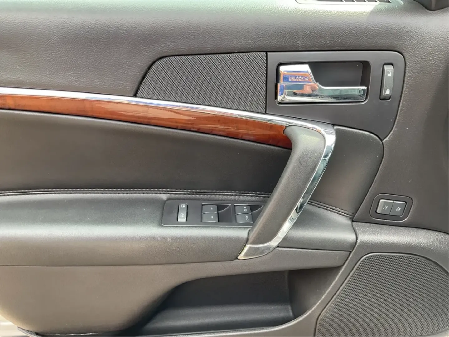 2011 Lincoln MKZ Base (3LNHL2GC8BR) with an Other engine, located at 1099 N County Rd 25A , Troy, OH, 45373, (937) 908-9800, 40.057079, -84.212883 - **Experience Luxury and Reliability with the 2011 Lincoln MKZ at Advantage Car and Credit**<br /> <br /> Are you in the market for a vehicle that combines sophistication with practicality? Look no further than the 2011 Lincoln MKZ available at Advantage Car and Credit in Fairborn, OH. This stunning - Photo#19