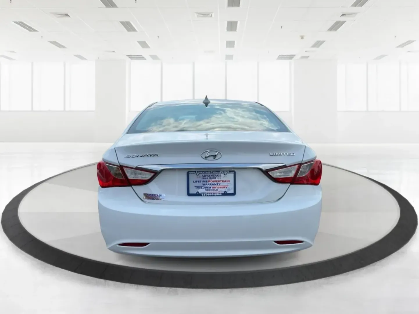 2011 Hyundai Sonata Limited (5NPEC4AC8BH) with an 2.4L I-4 gasoline direct injection engine, located at 1184 Kauffman Ave, Fairborn, OH, 45324, (937) 908-9800, 39.807072, -84.030914 - **Experience Comfort and Style with the 2011 Hyundai Sonata Limited - Perfect for Your Daily Commute or Weekend Getaway!**<br /> <br /> Looking for a reliable vehicle that seamlessly fits into your busy lifestyle? The 2011 Hyundai Sonata Limited is an excellent choice for those who want a perfect bl - Photo#3