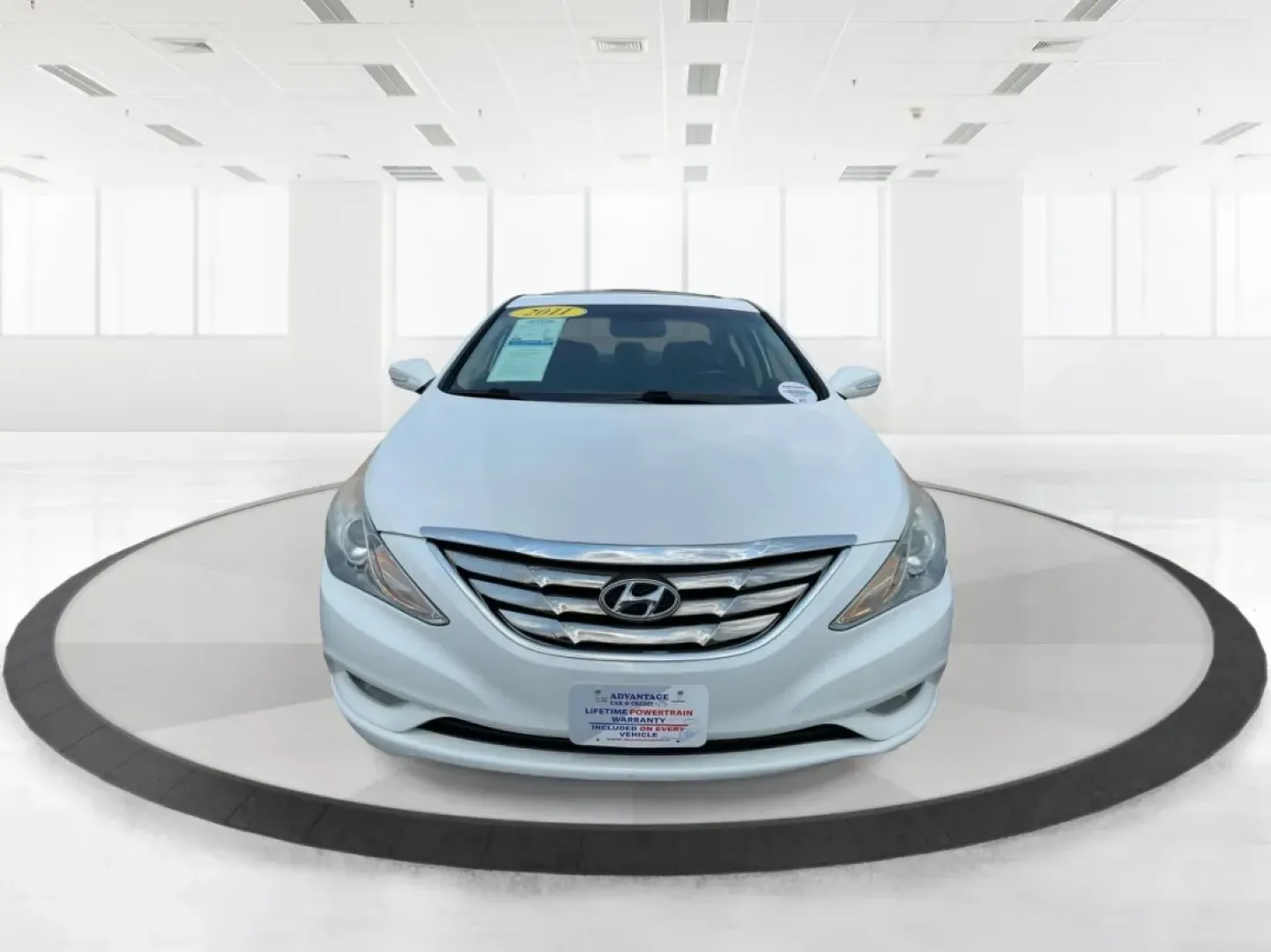 2011 Hyundai Sonata Limited (5NPEC4AC8BH) with an 2.4L I-4 gasoline direct injection engine, located at 1184 Kauffman Ave, Fairborn, OH, 45324, (937) 908-9800, 39.807072, -84.030914 - **Experience Comfort and Style with the 2011 Hyundai Sonata Limited - Perfect for Your Daily Commute or Weekend Getaway!**<br /> <br /> Looking for a reliable vehicle that seamlessly fits into your busy lifestyle? The 2011 Hyundai Sonata Limited is an excellent choice for those who want a perfect bl - Photo#7