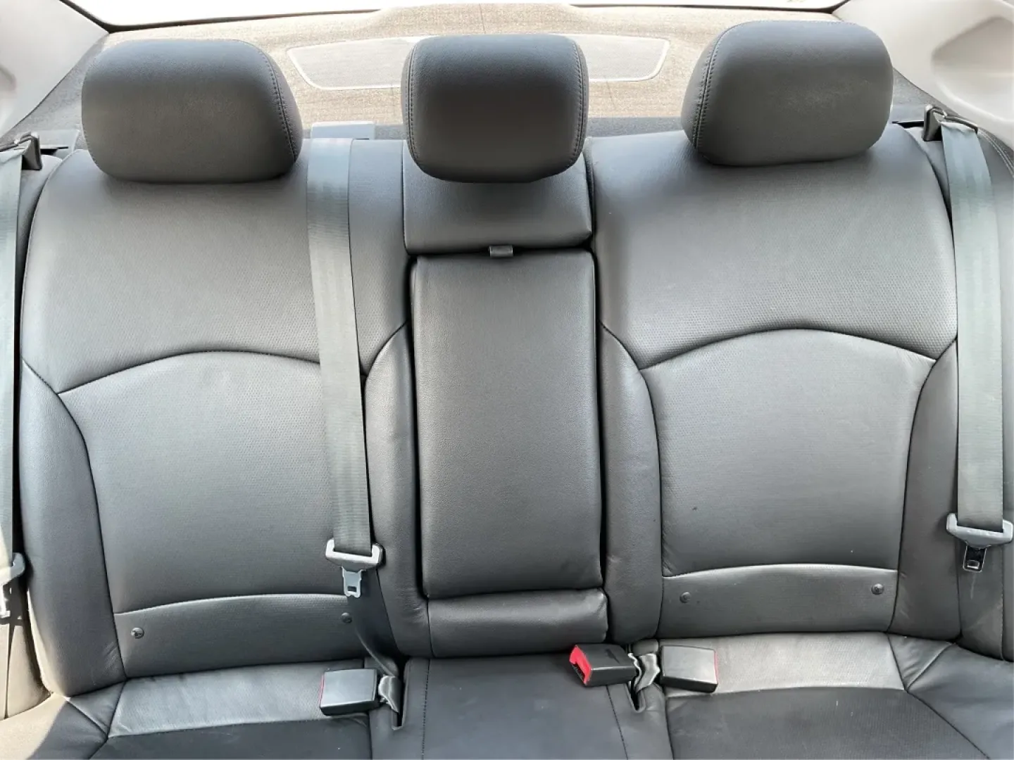 2011 Hyundai Sonata Limited (5NPEC4AC8BH) with an 2.4L I-4 gasoline direct injection engine, located at 1184 Kauffman Ave, Fairborn, OH, 45324, (937) 908-9800, 39.807072, -84.030914 - **Experience Comfort and Style with the 2011 Hyundai Sonata Limited - Perfect for Your Daily Commute or Weekend Getaway!**<br /> <br /> Looking for a reliable vehicle that seamlessly fits into your busy lifestyle? The 2011 Hyundai Sonata Limited is an excellent choice for those who want a perfect bl - Photo#14